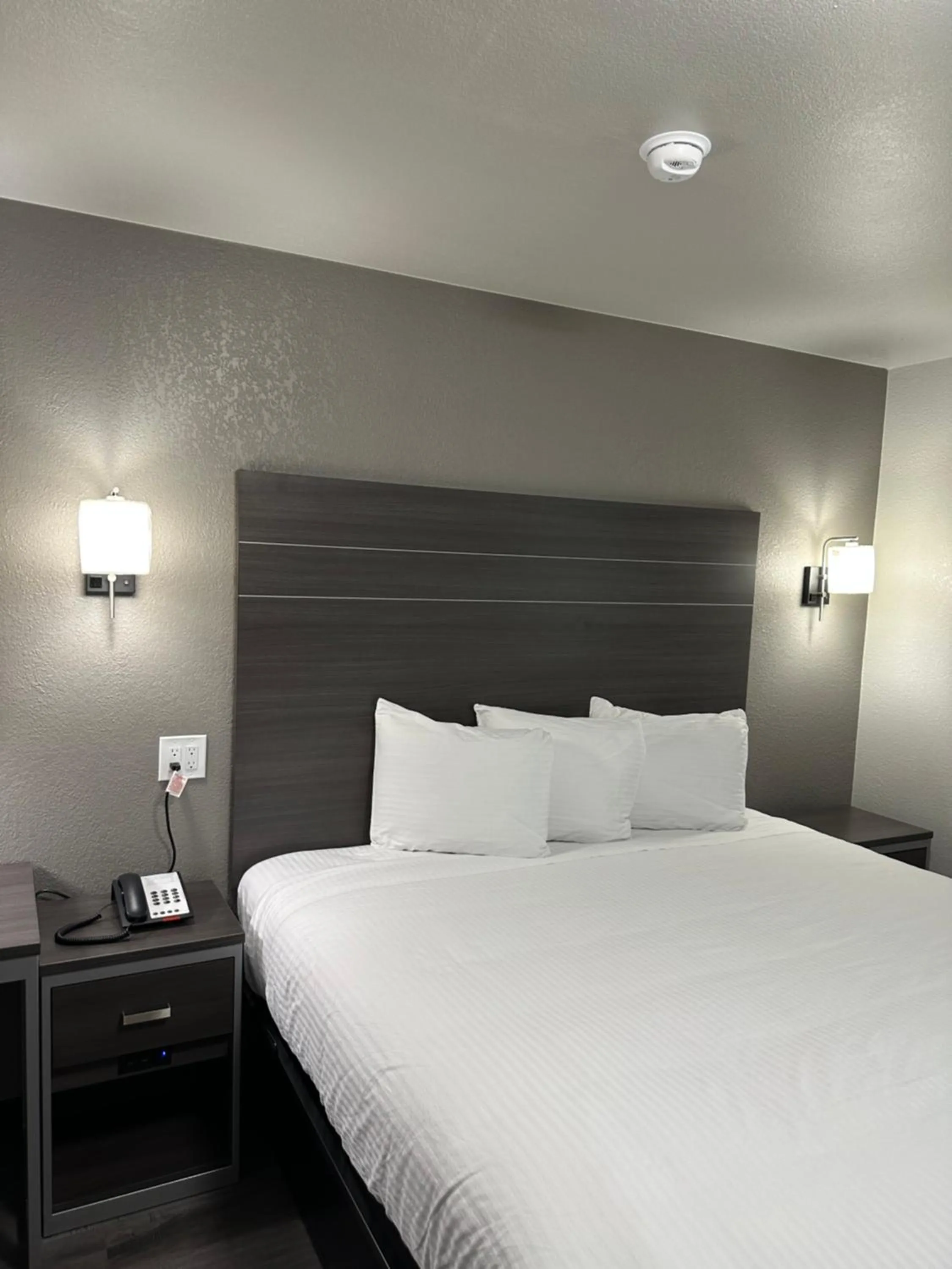 Sleepy Traveler Motel