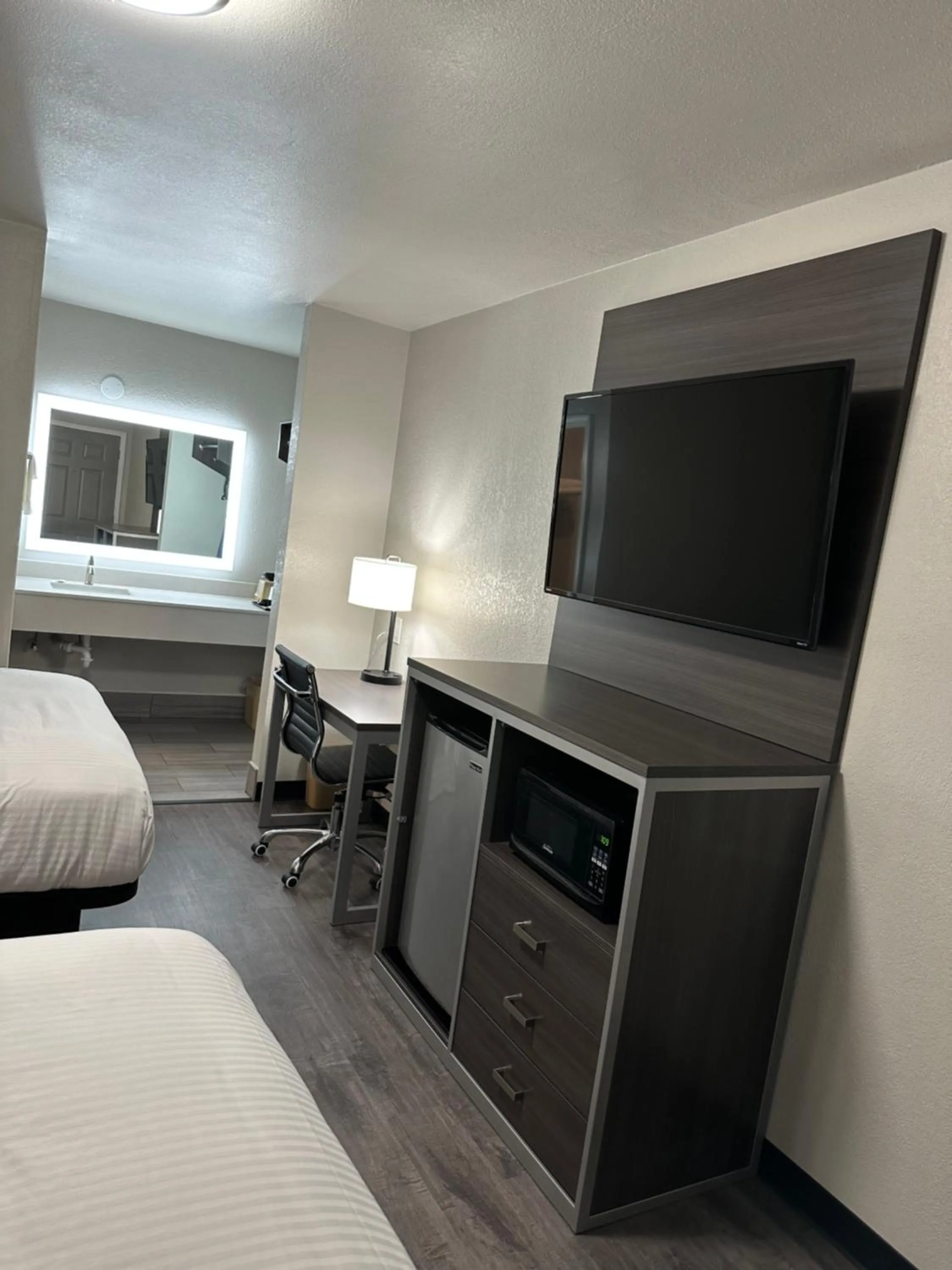 Sleepy Traveler Motel