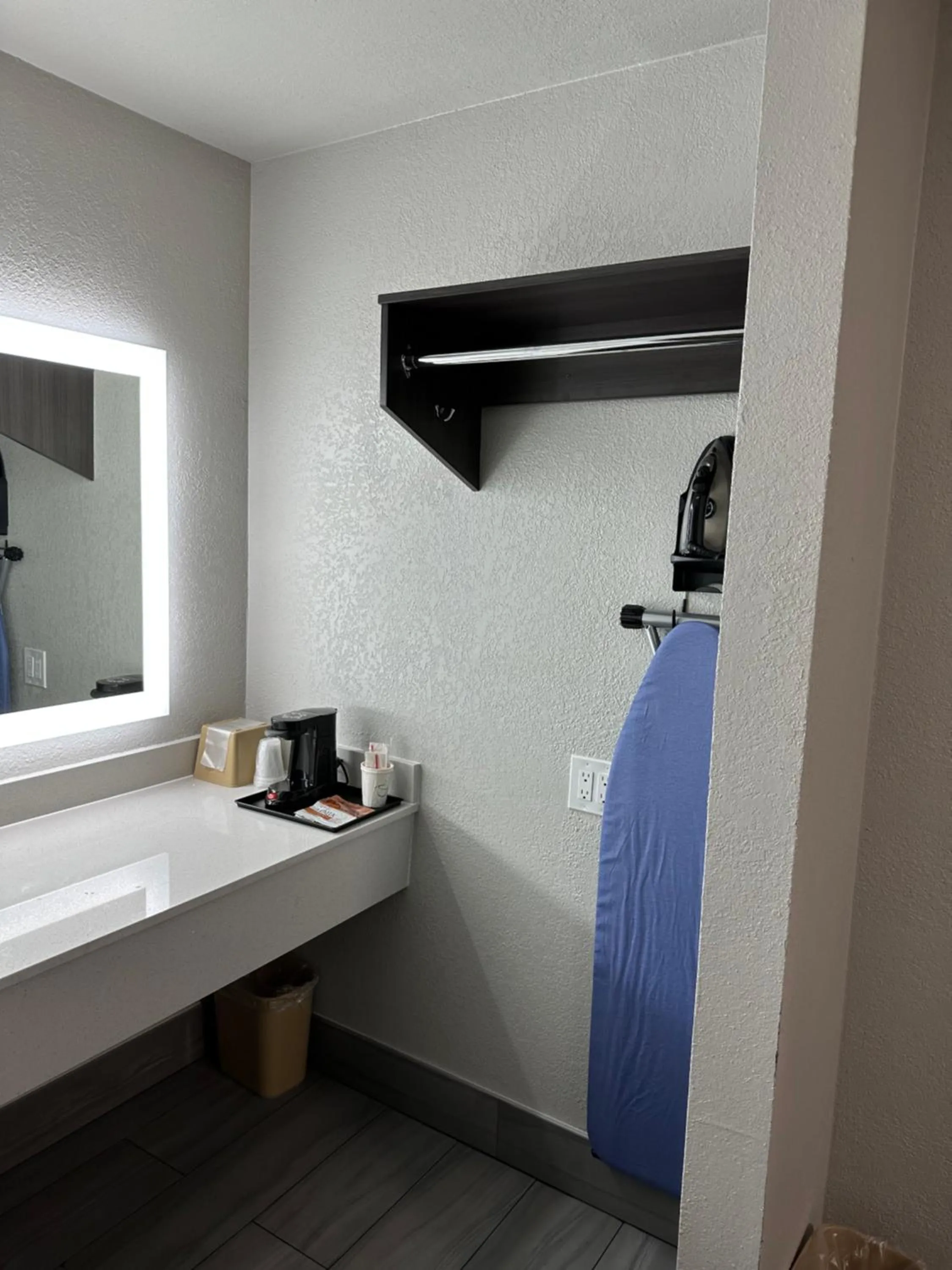 Sleepy Traveler Motel