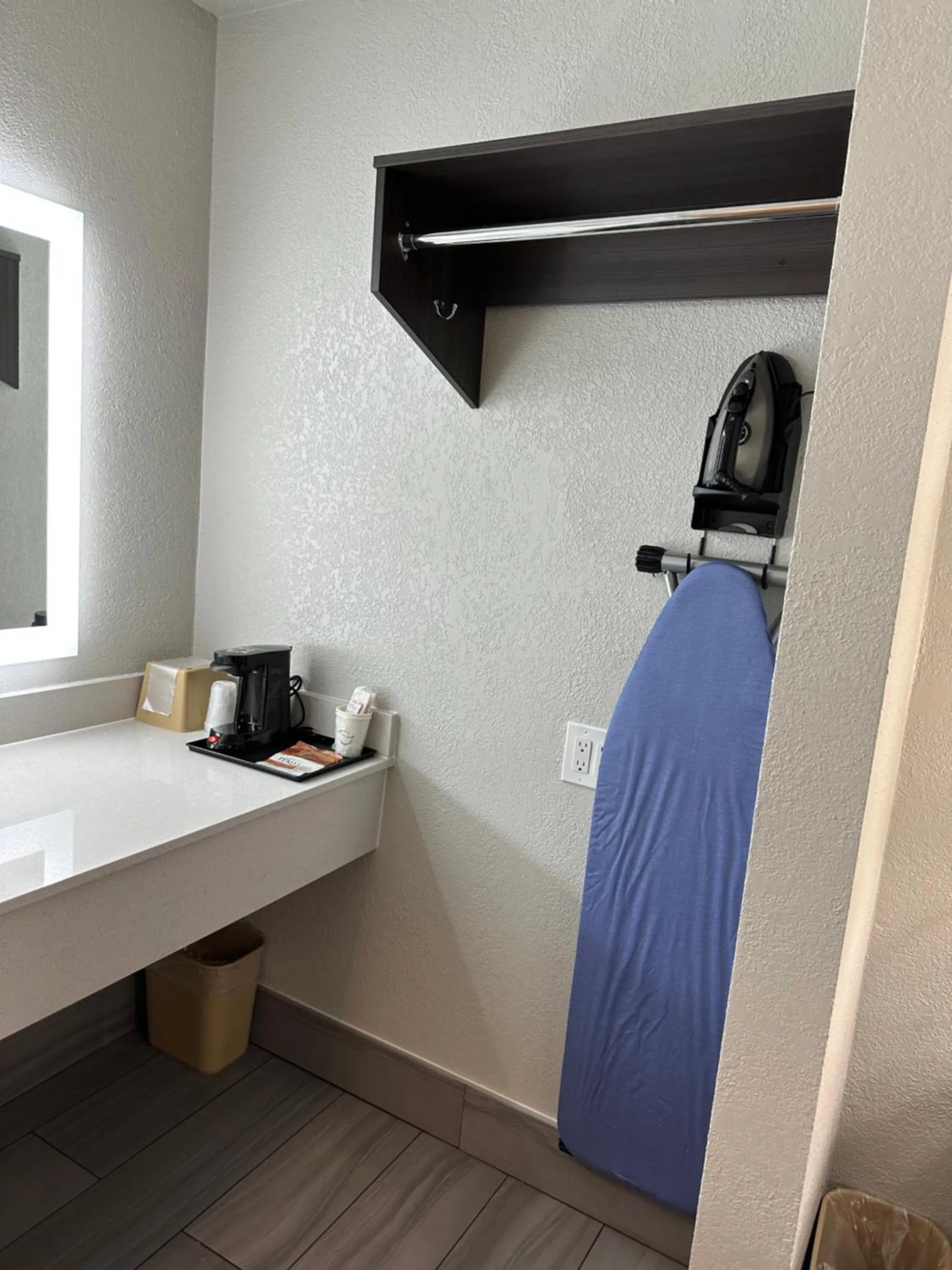 Sleepy Traveler Motel