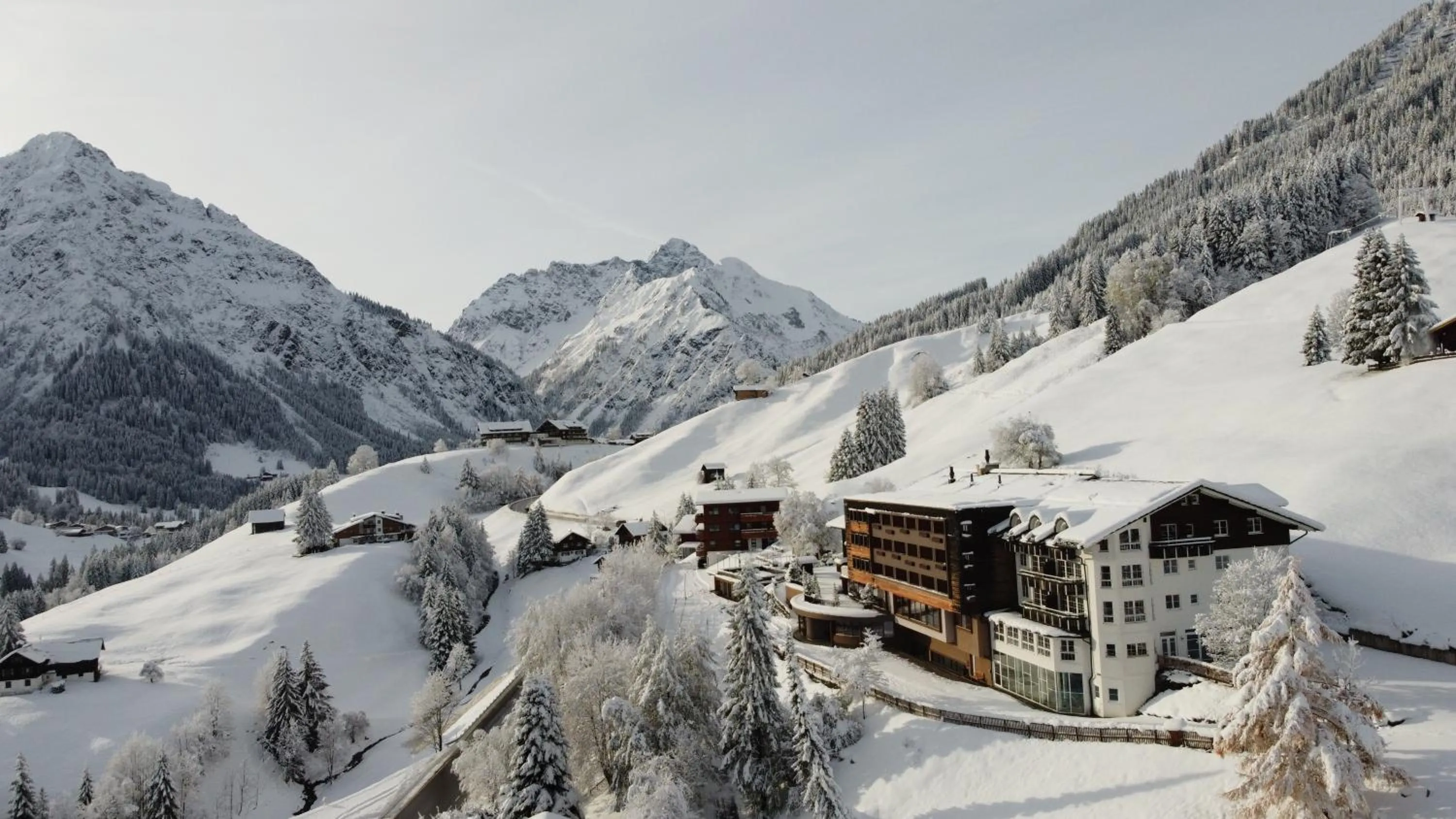 Property building in Familotel Alphotel