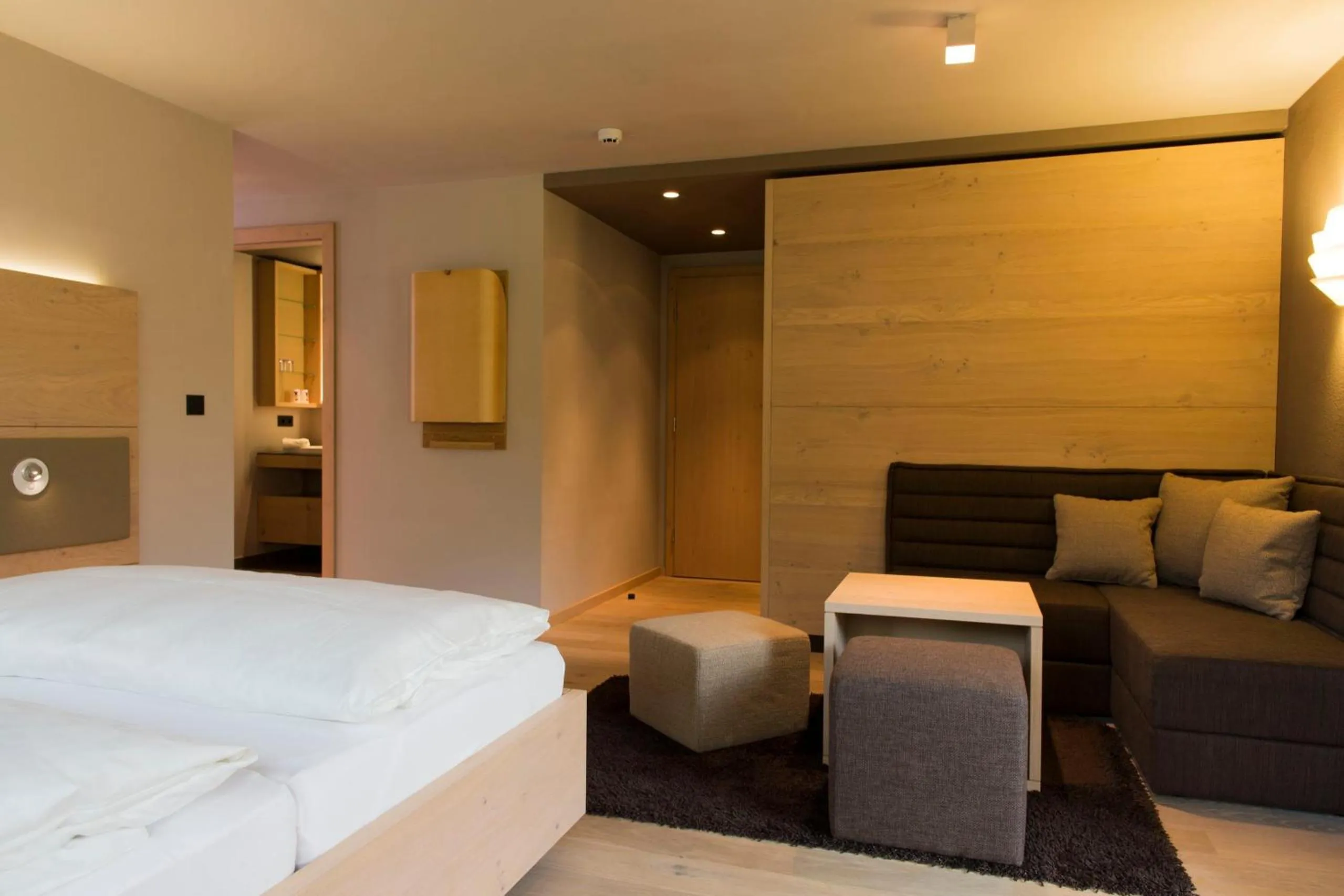 Photo of the whole room, Bed in Familotel Alphotel