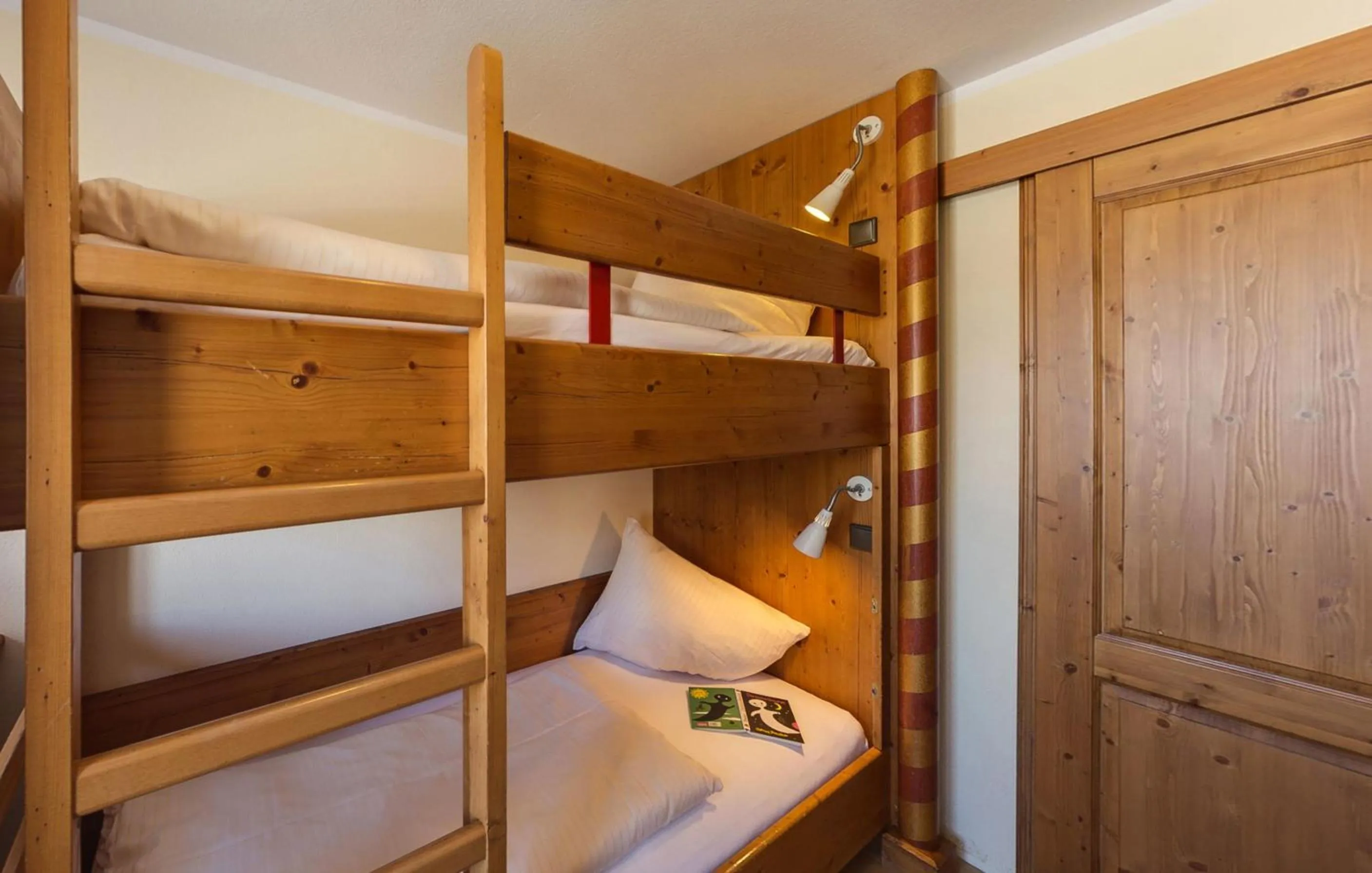 Photo of the whole room, Bed in Familotel Alphotel