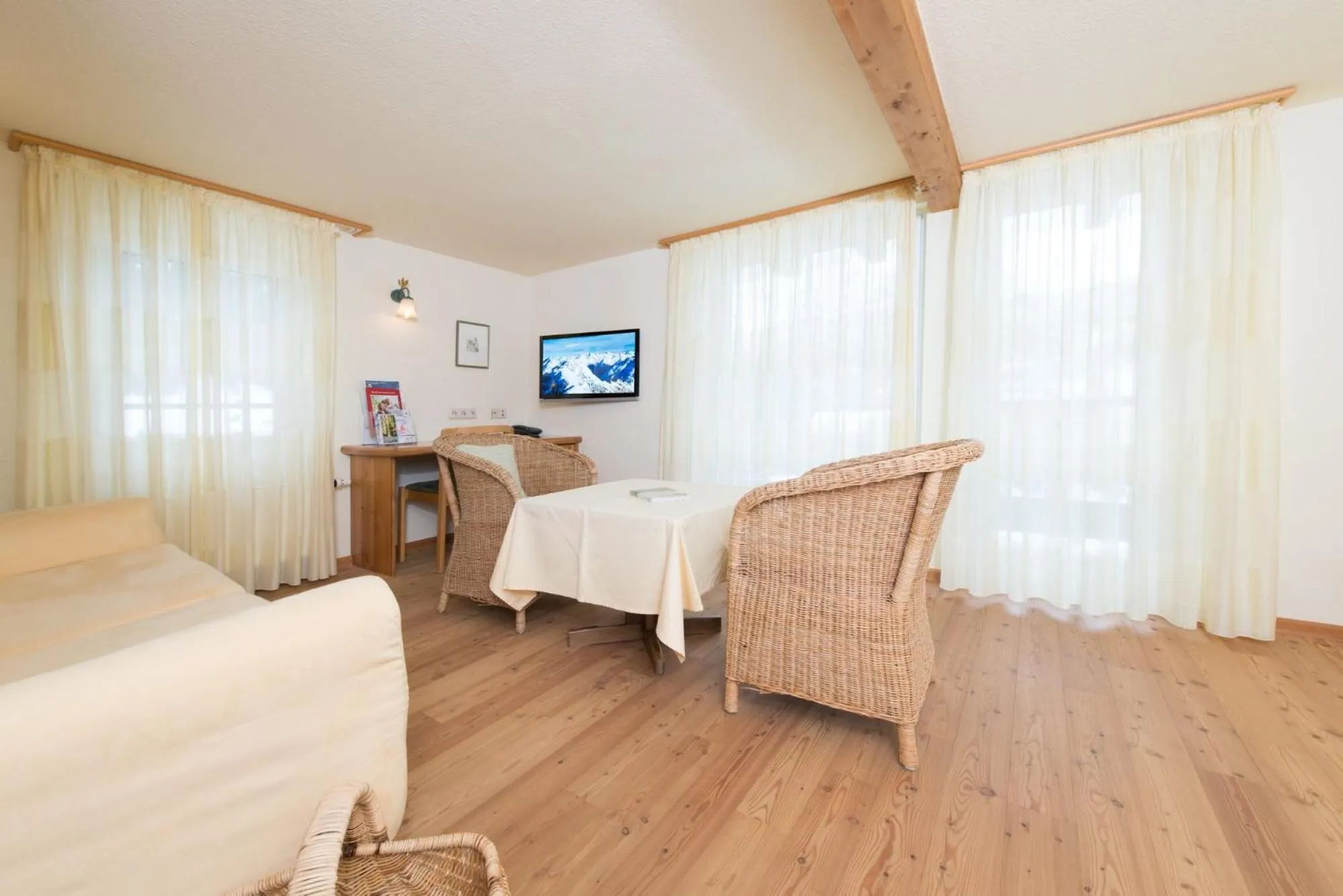 TV and multimedia, Bed in Familotel Alphotel