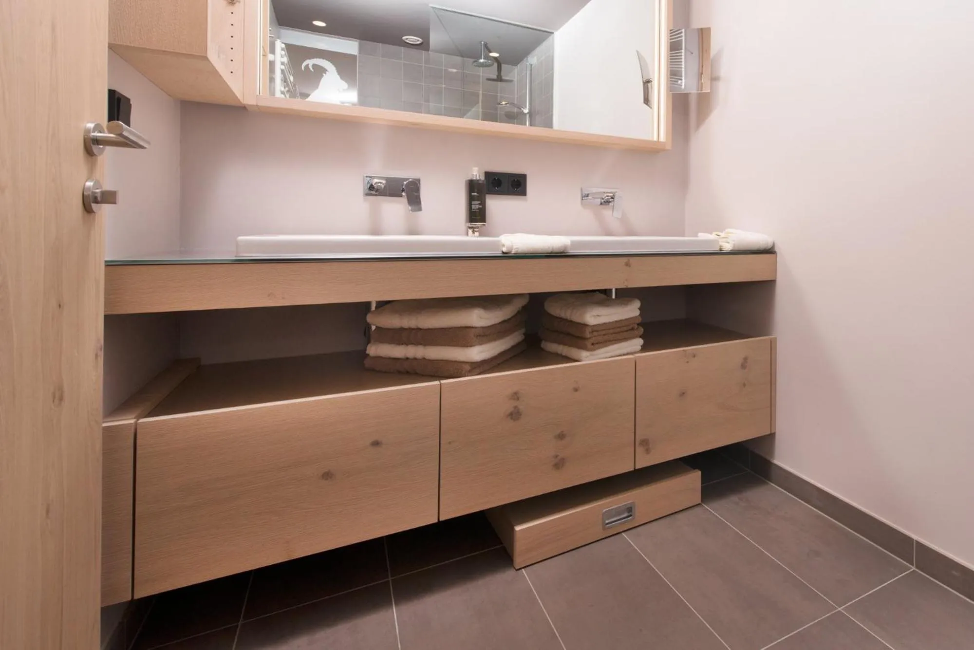 Bathroom in Familotel Alphotel