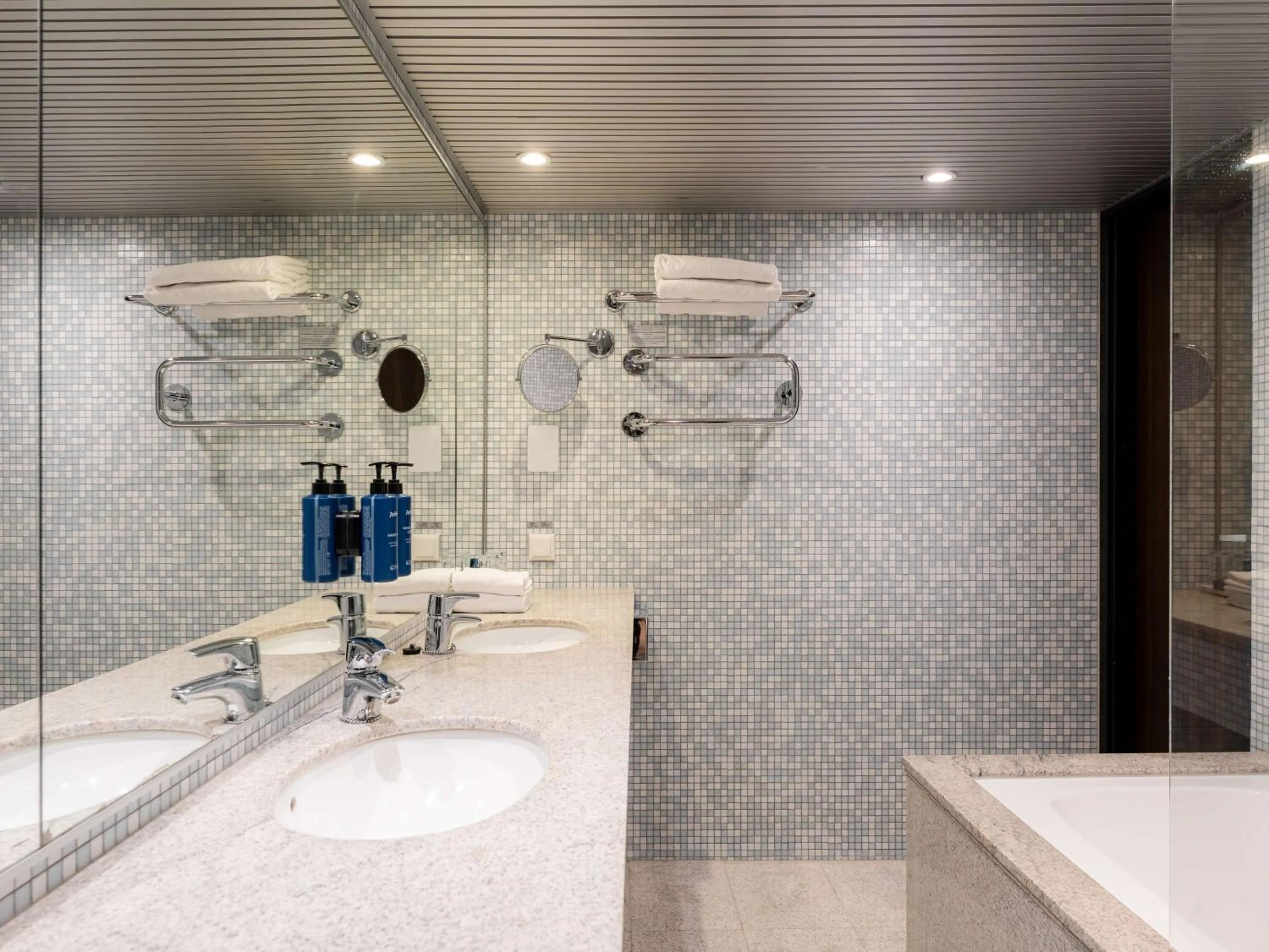 Bathroom in Radisson Blu Hotel Olümpia