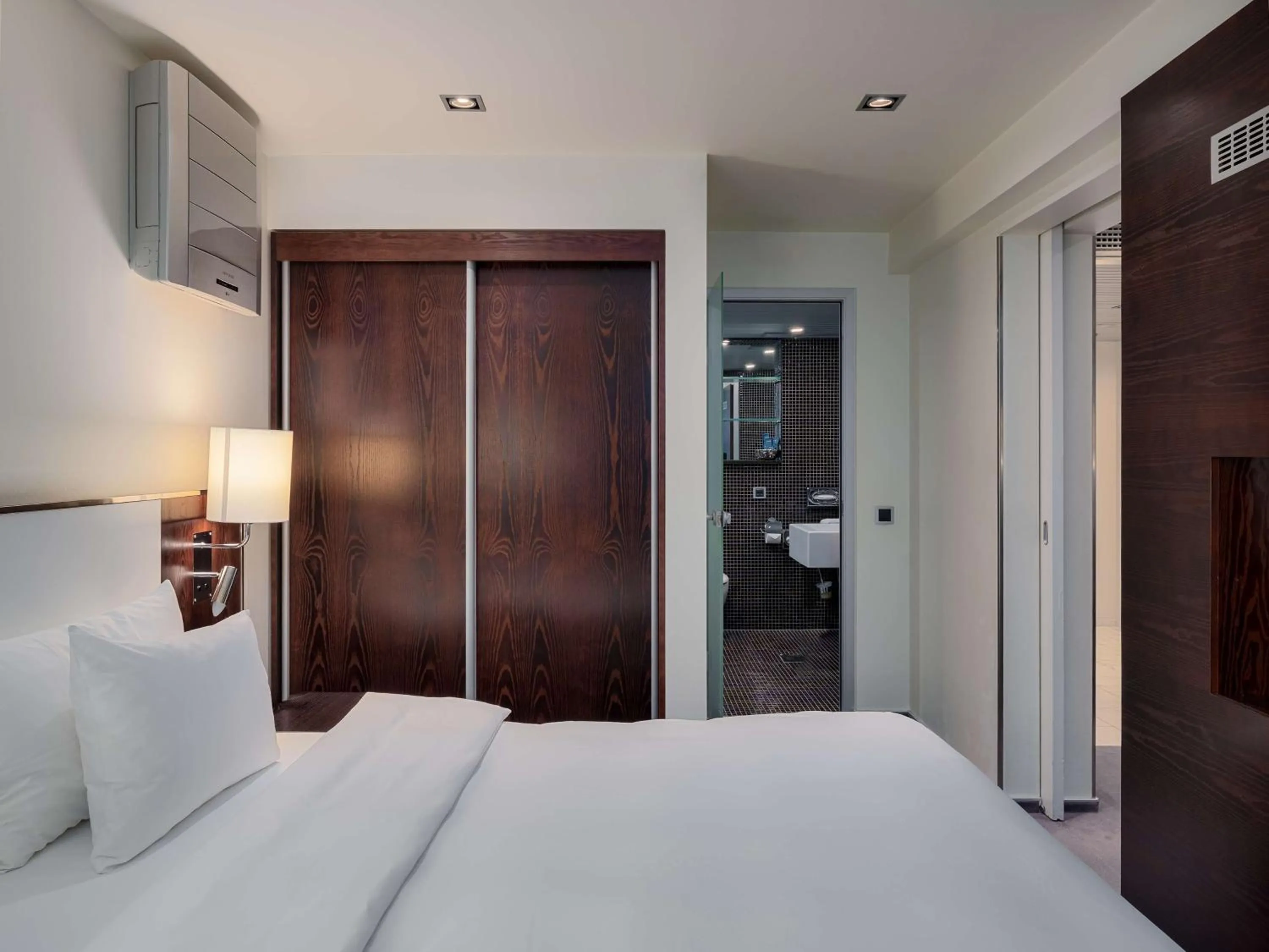 Photo of the whole room, Bed in Radisson Blu Hotel Olümpia