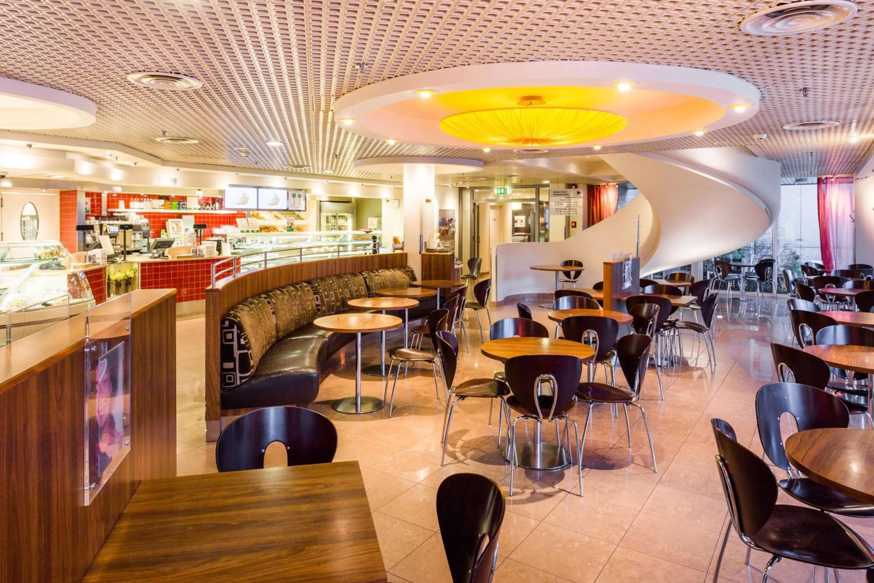 Lounge or bar in Radisson Blu Hotel Olümpia