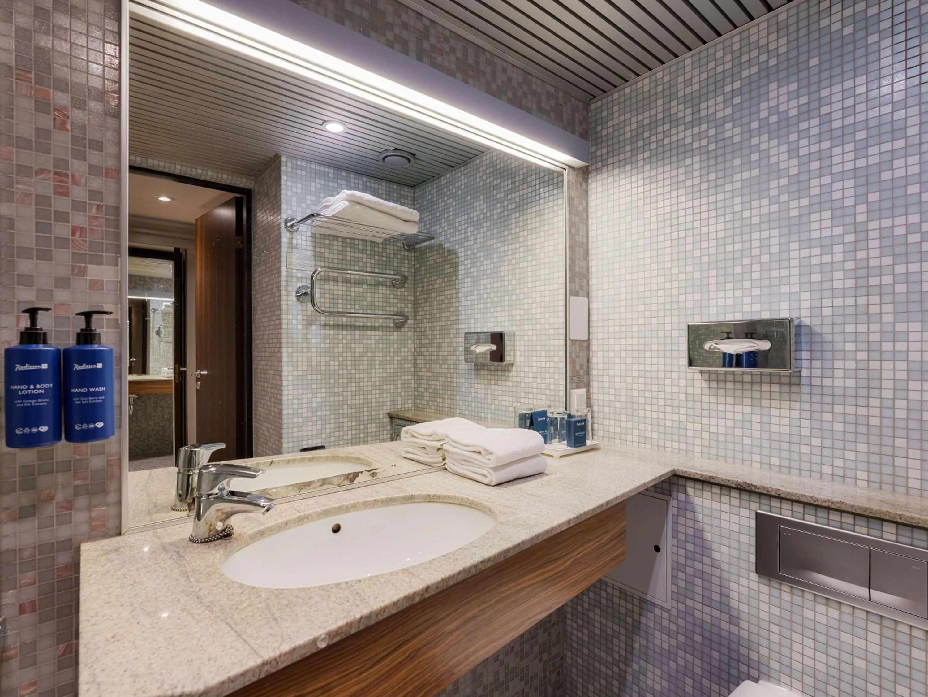 Bathroom in Radisson Blu Hotel Olümpia