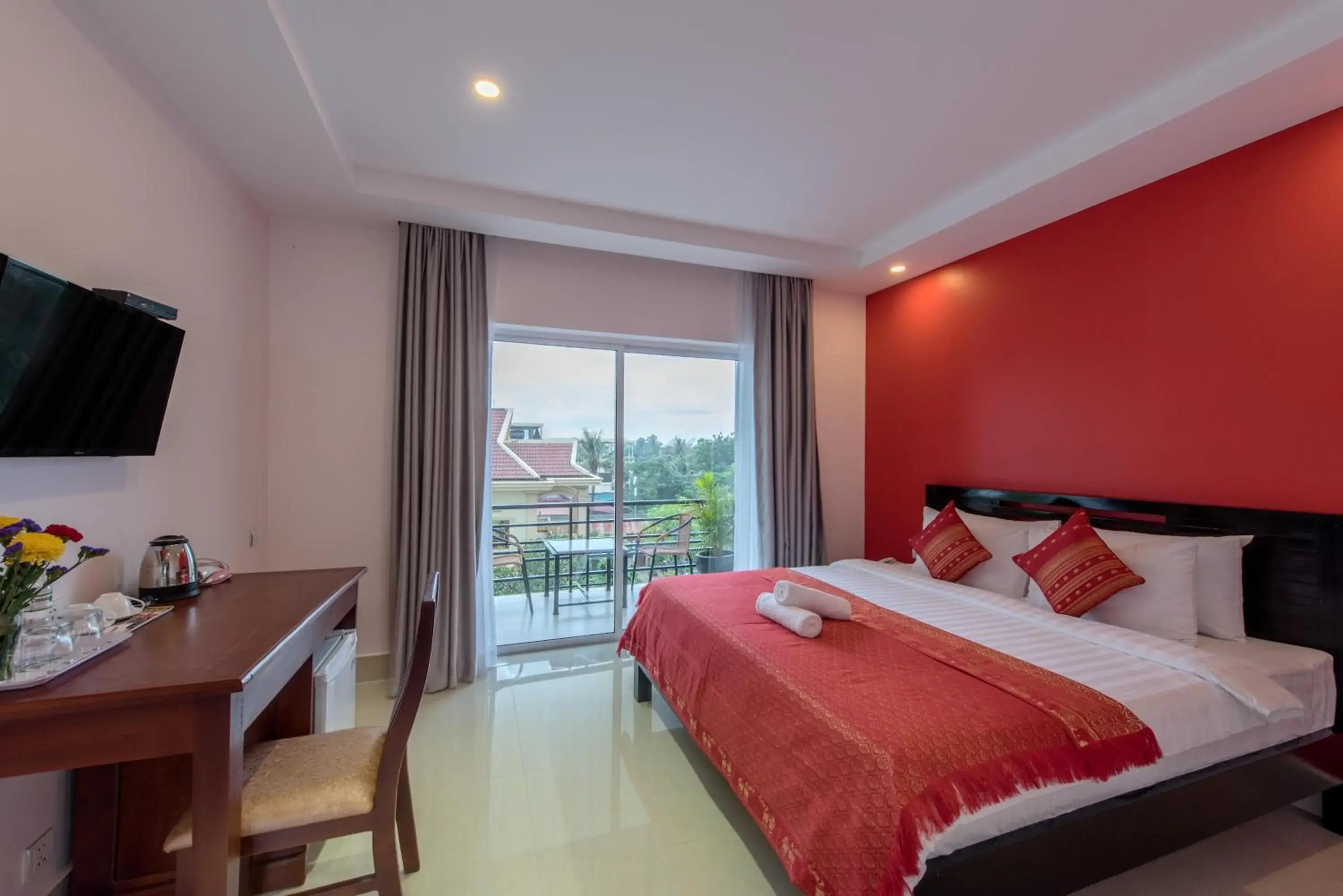 Deluxe Double Room with Balcony in Golden Citadel Hotel Siem Reap Deluxe Double Room with Balcony in Golden Citadel Hotel Siem Reap
