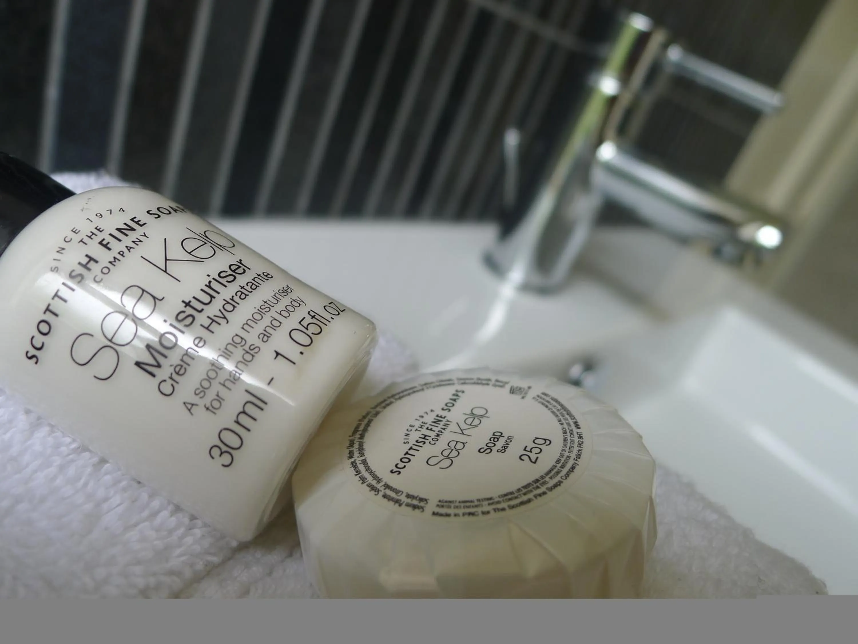 Bathroom in Royal Golf Hotel, by Highland Coast Hotels