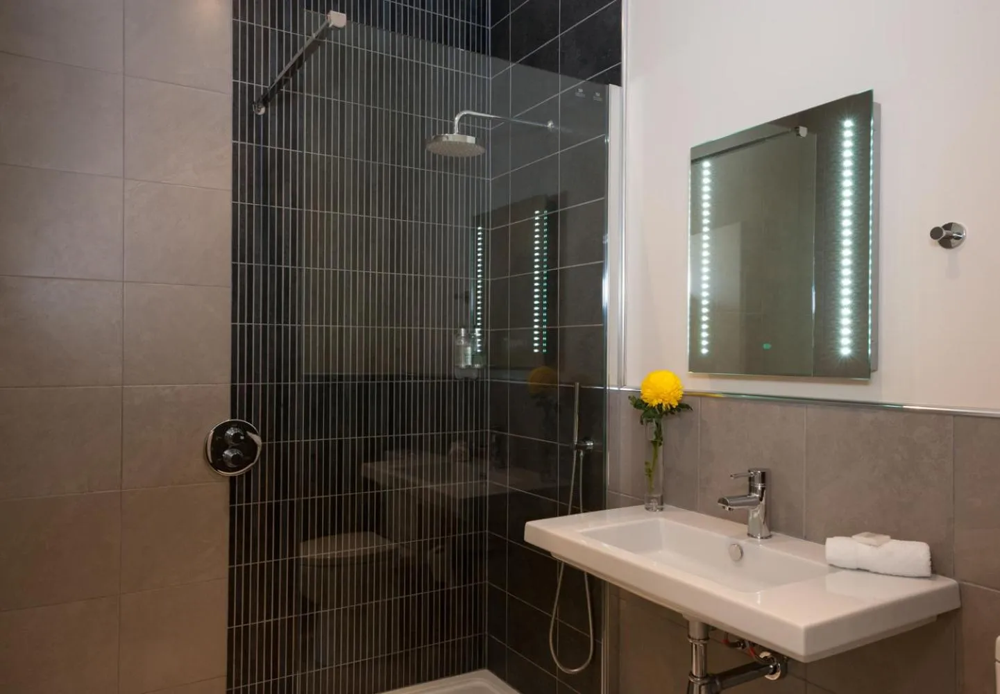 Bathroom in Royal Golf Hotel, by Highland Coast Hotels