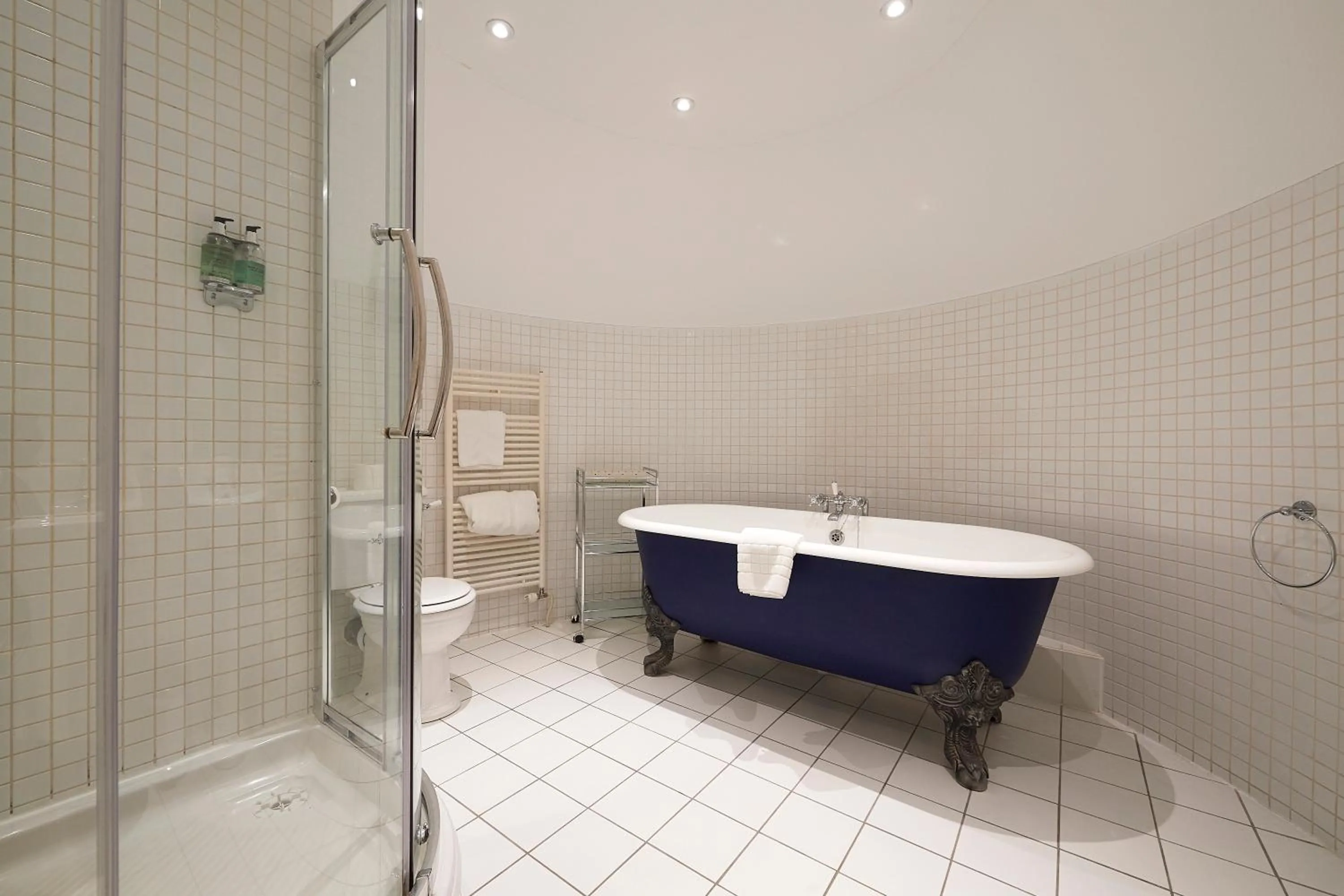 Bathroom in Royal Golf Hotel, by Highland Coast Hotels