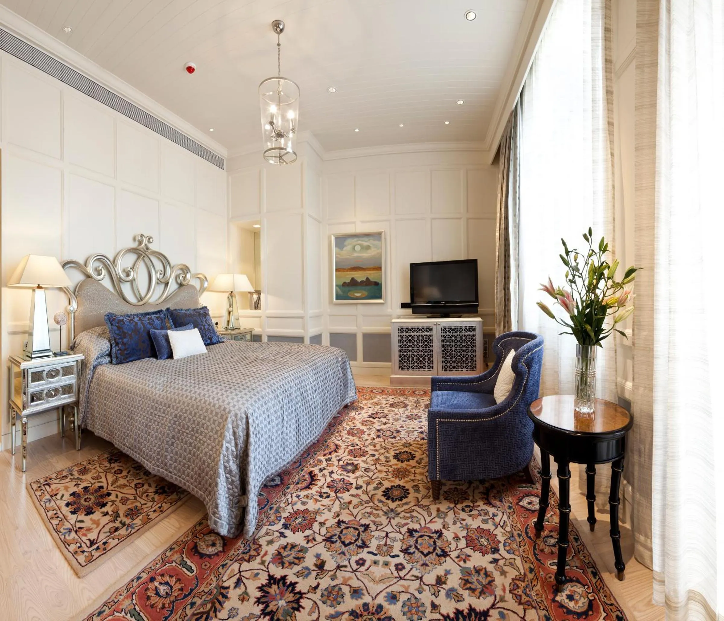 Bedroom, Bed in The Taj Mahal Palace, Mumbai
