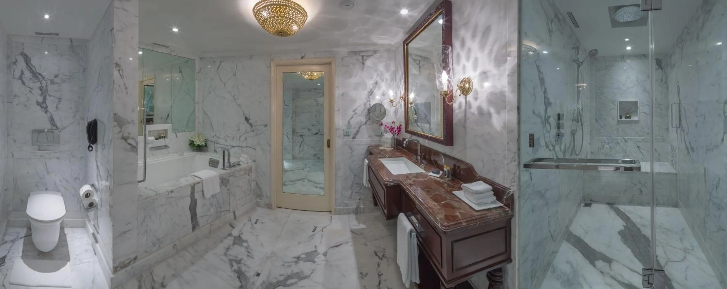 Bathroom in The Taj Mahal Palace, Mumbai