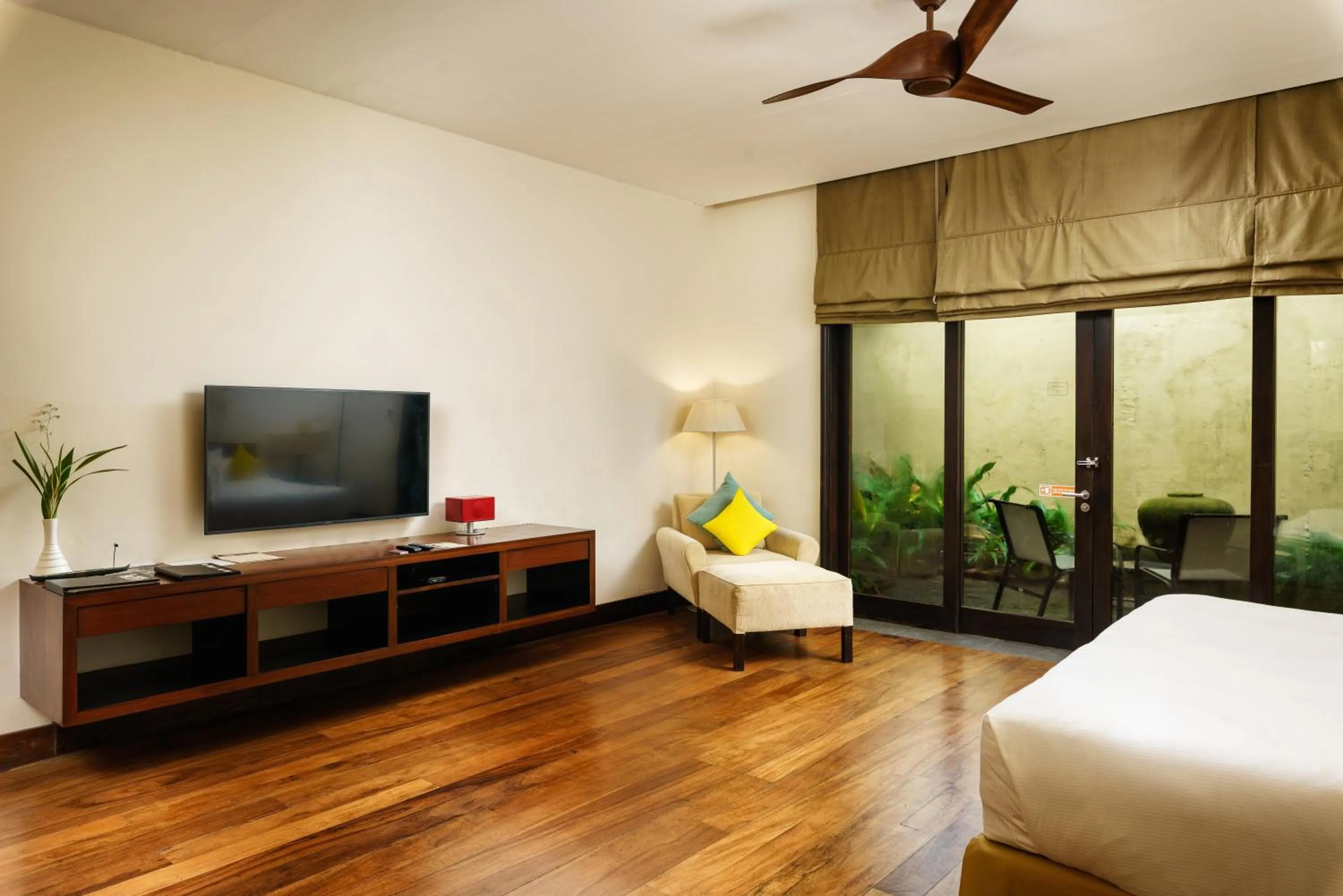 Communal lounge/ TV room, Bed in The Fortress Resort & Spa Galle