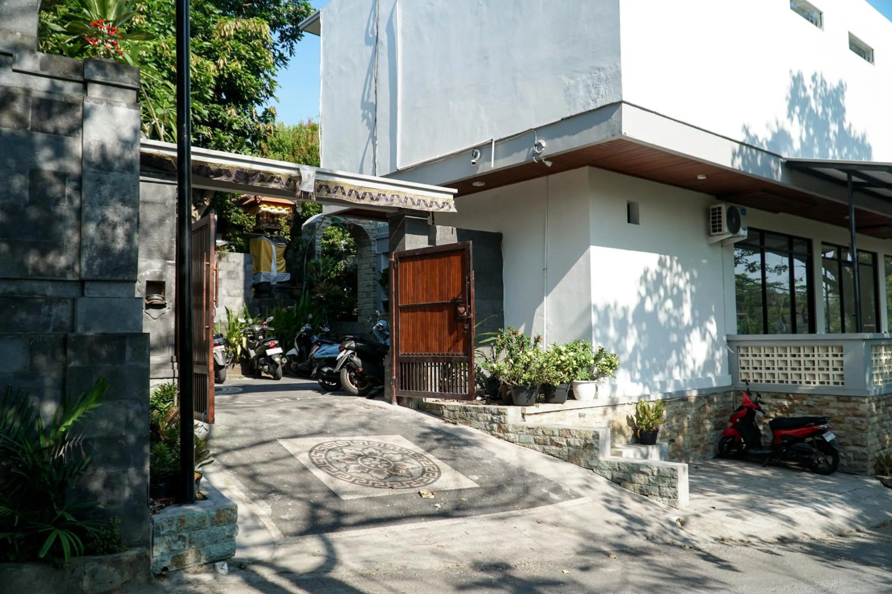 Property building in Batu Kandik Homestay