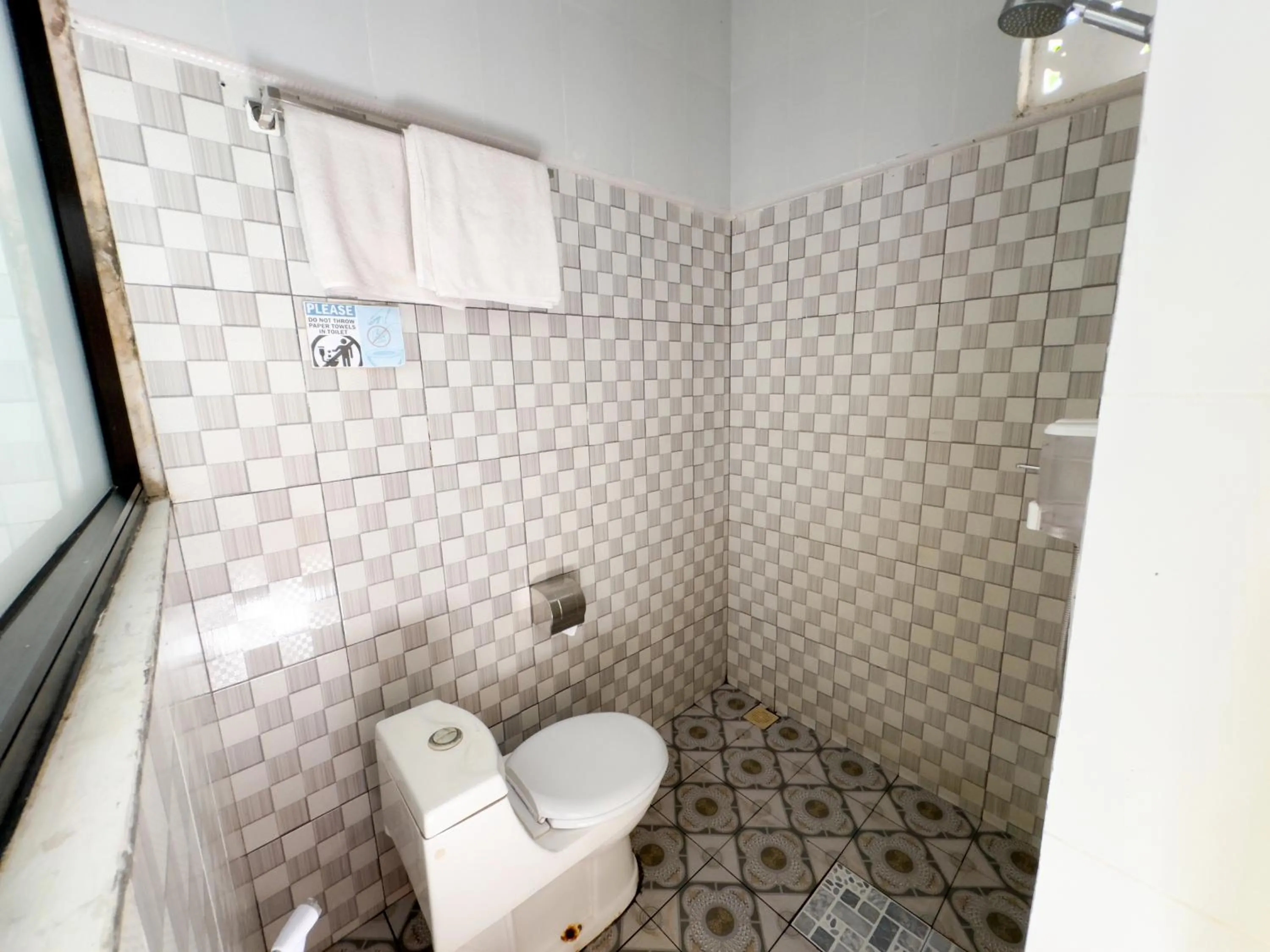 Shower in Batu Kandik Homestay