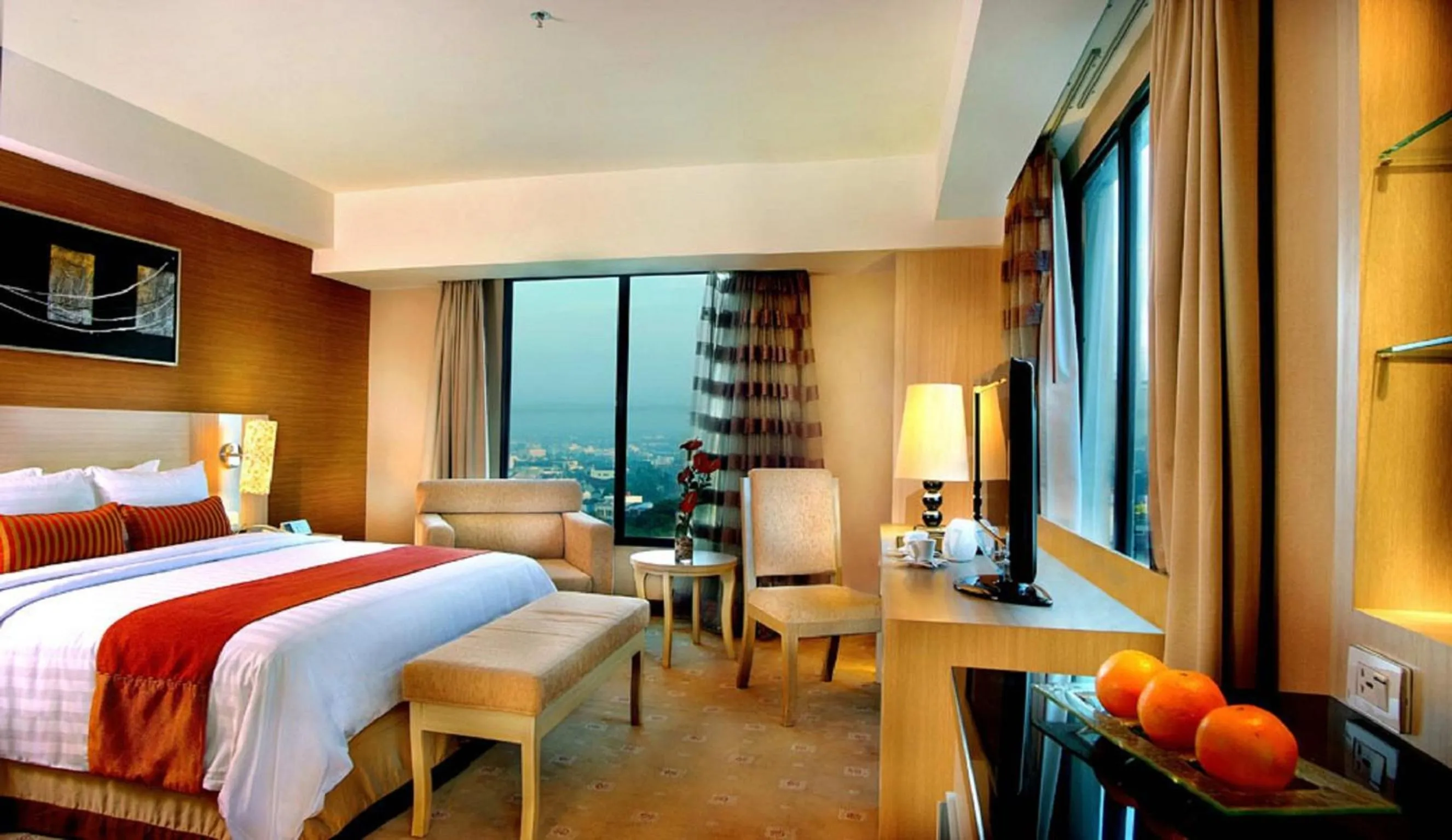 Photo of the whole room, Bed in Grand City Hall Hotel & Serviced Residences