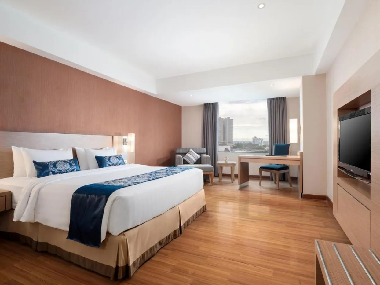 Bed in Grand City Hall Hotel & Serviced Residences