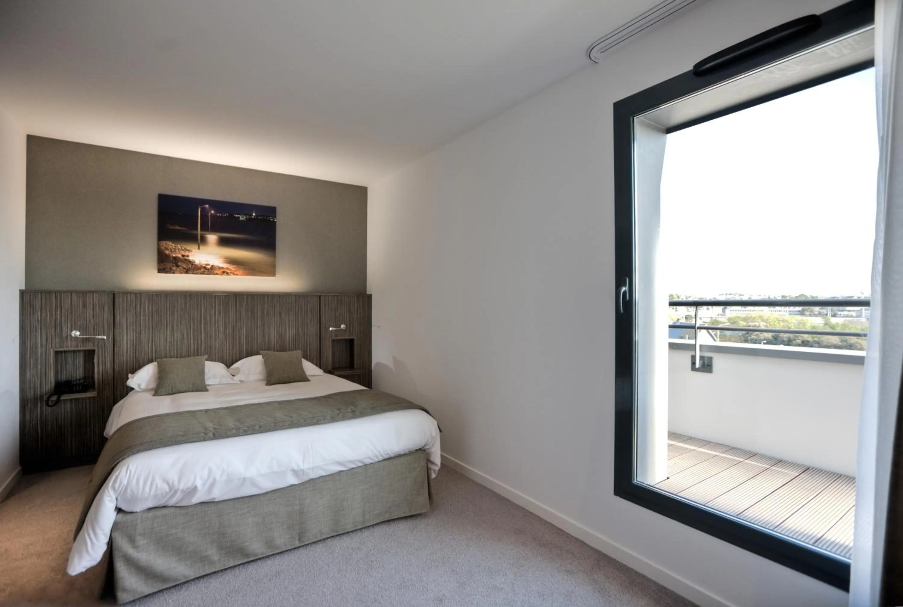 Bed in Mercure Saint Malo Balmoral