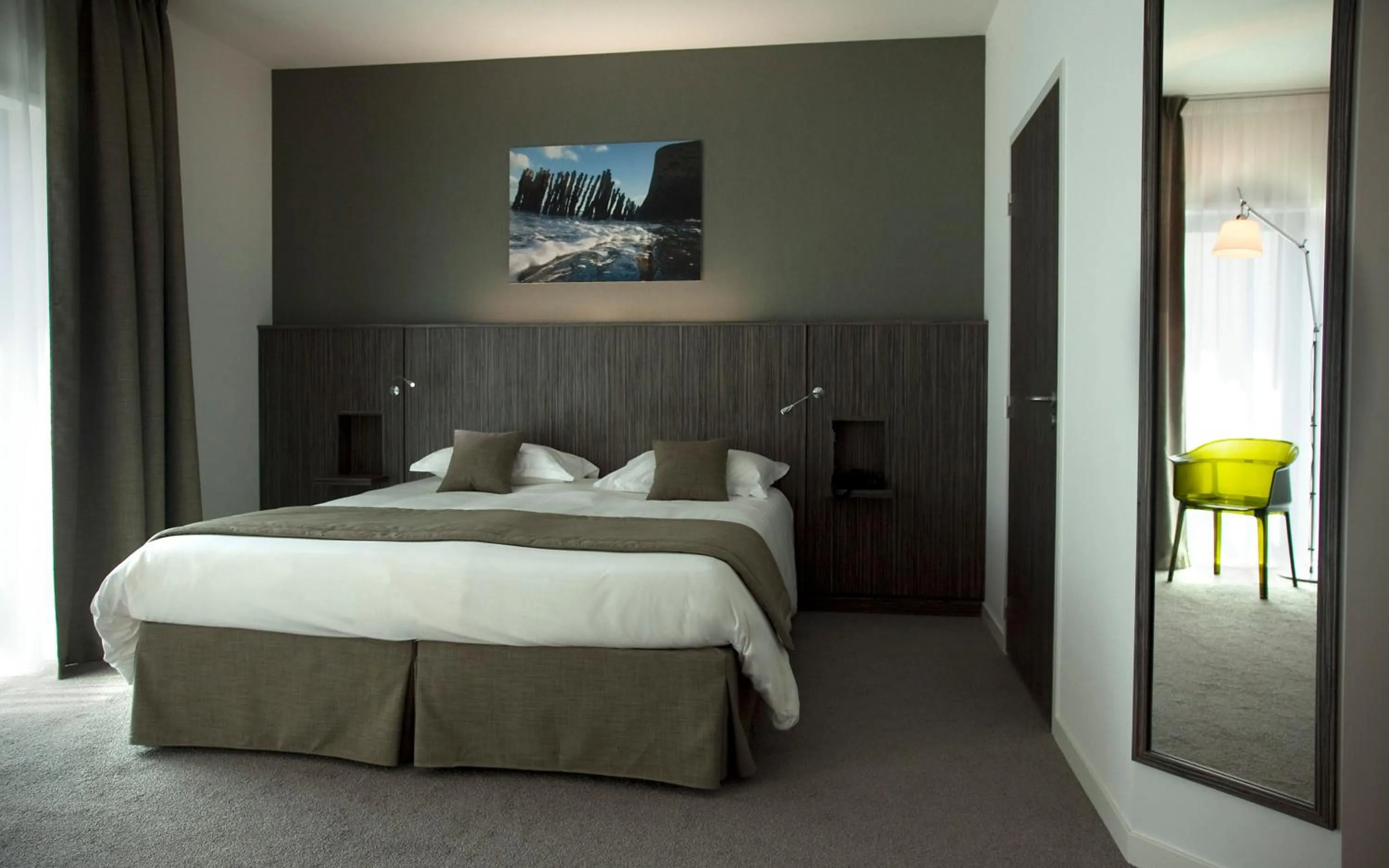 Bed in Mercure Saint Malo Balmoral