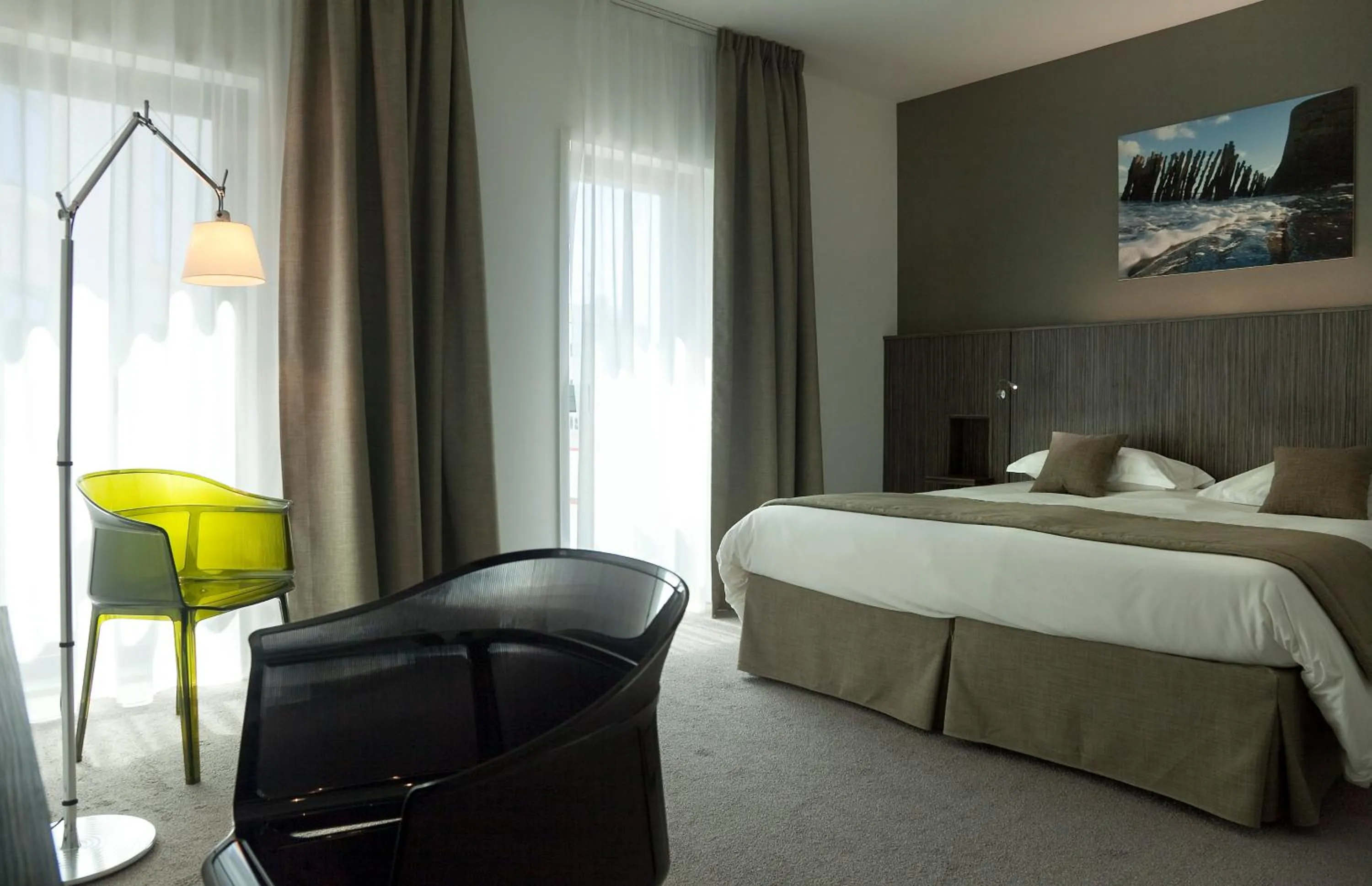 Photo of the whole room, Bed in Mercure Saint Malo Balmoral