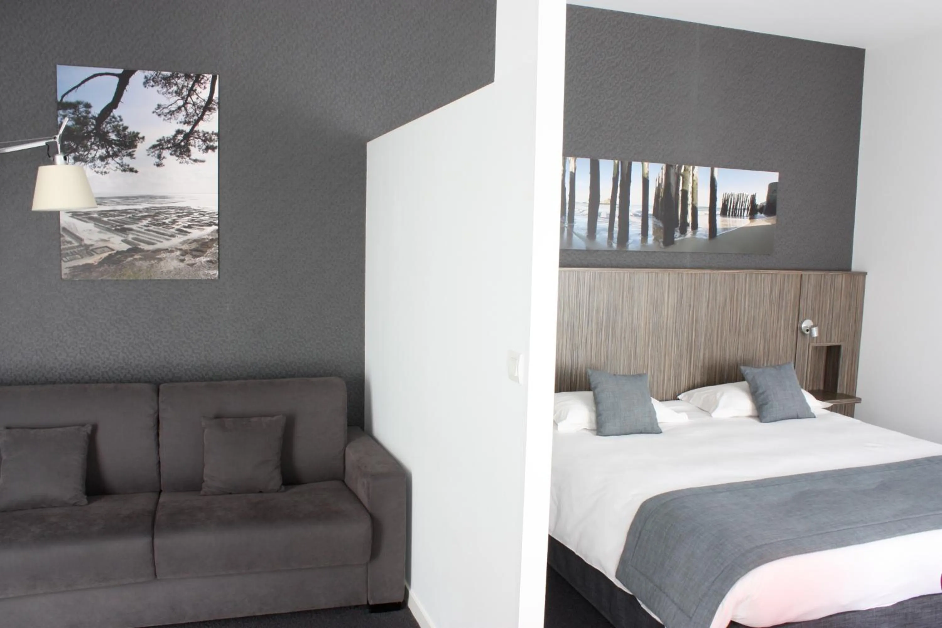 Bed in Mercure Saint Malo Balmoral