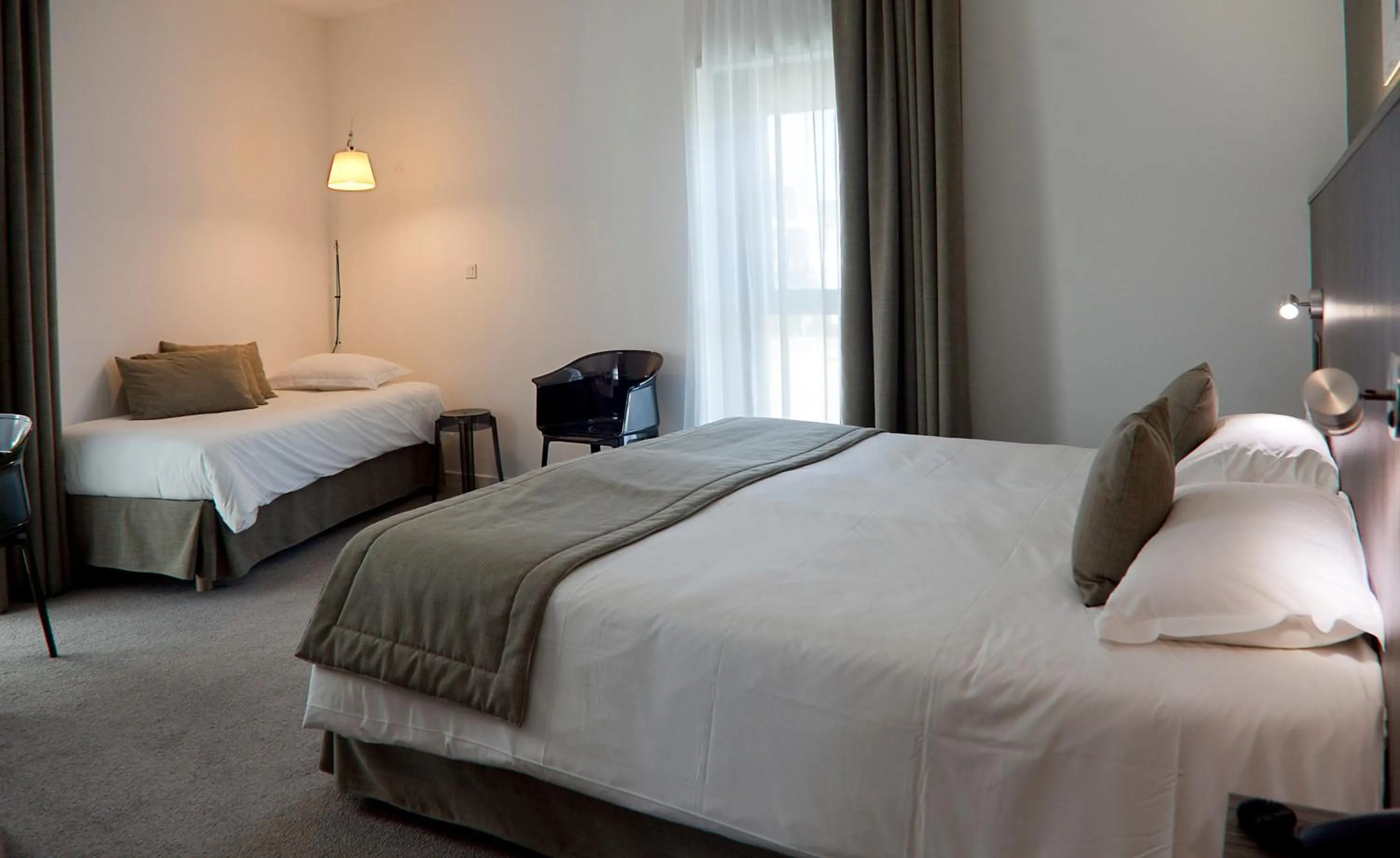 Bed in Mercure Saint Malo Balmoral