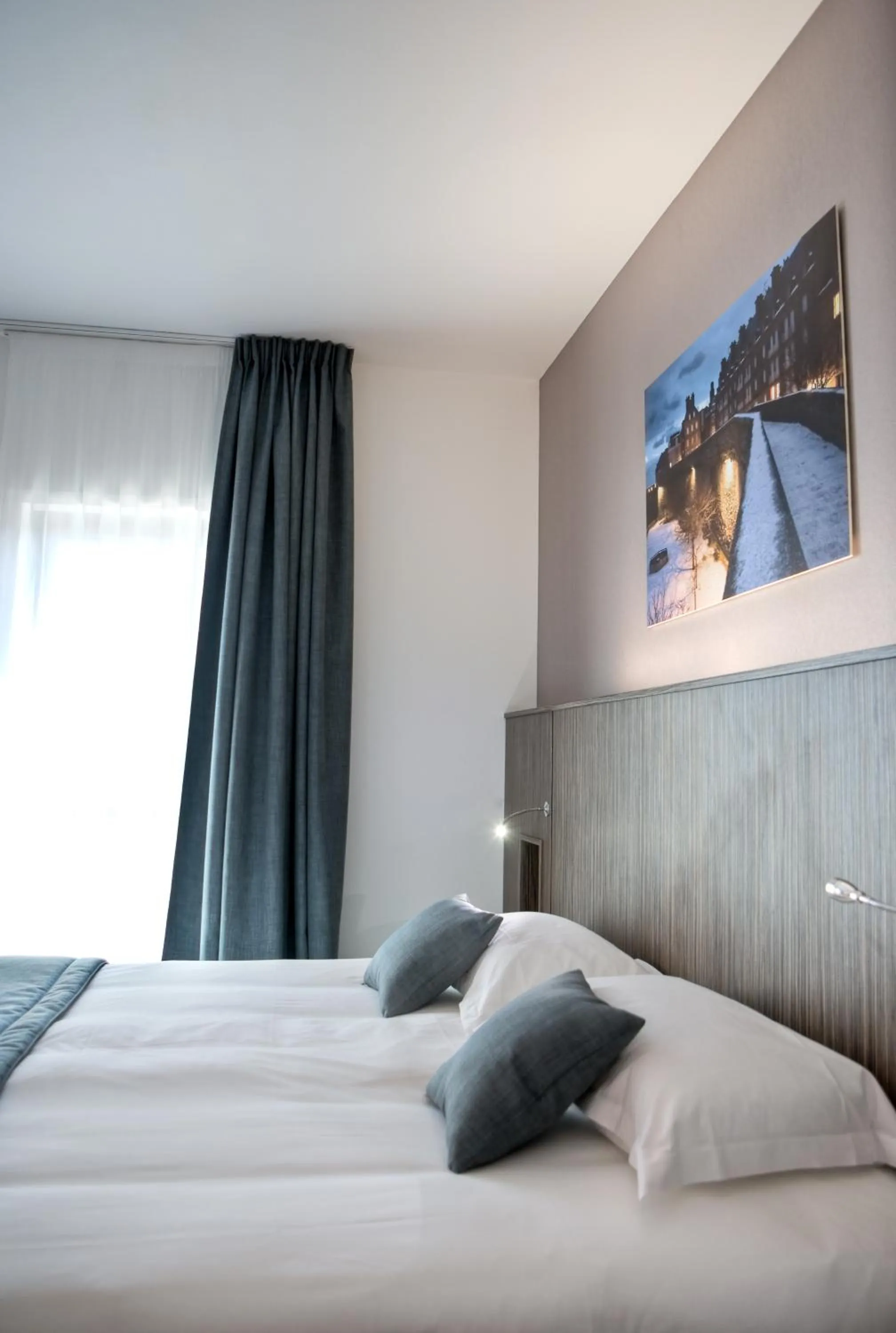 Bed in Mercure Saint Malo Balmoral