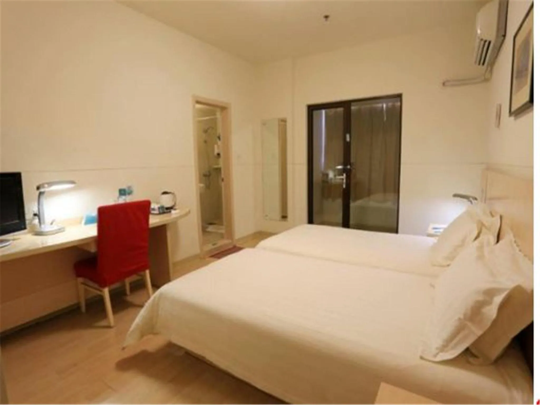 Bed in Jinjiang Inn - Qingdao Zhongshan Road