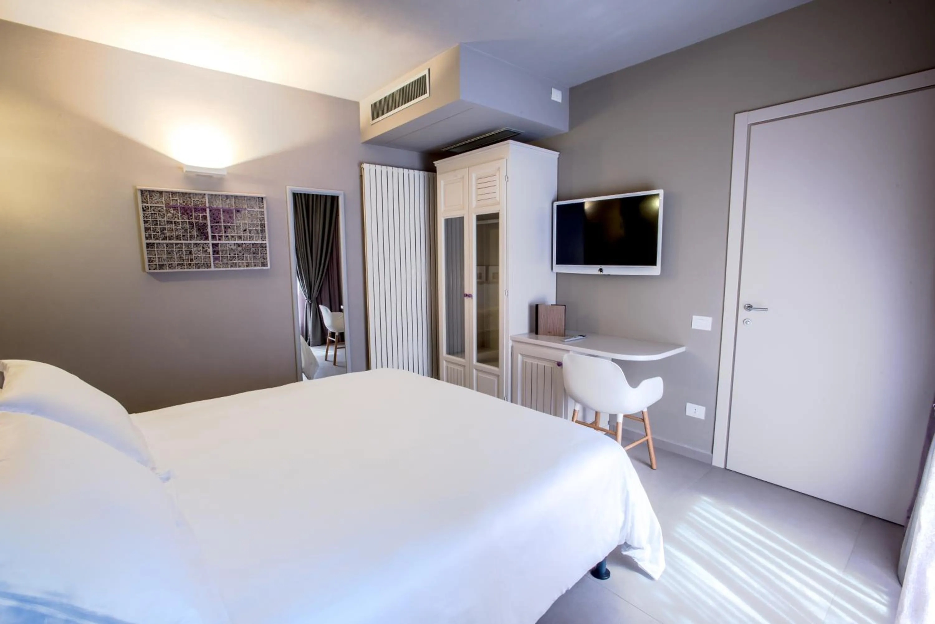 Photo of the whole room, Bed in Uve Rooms & Wine Bar