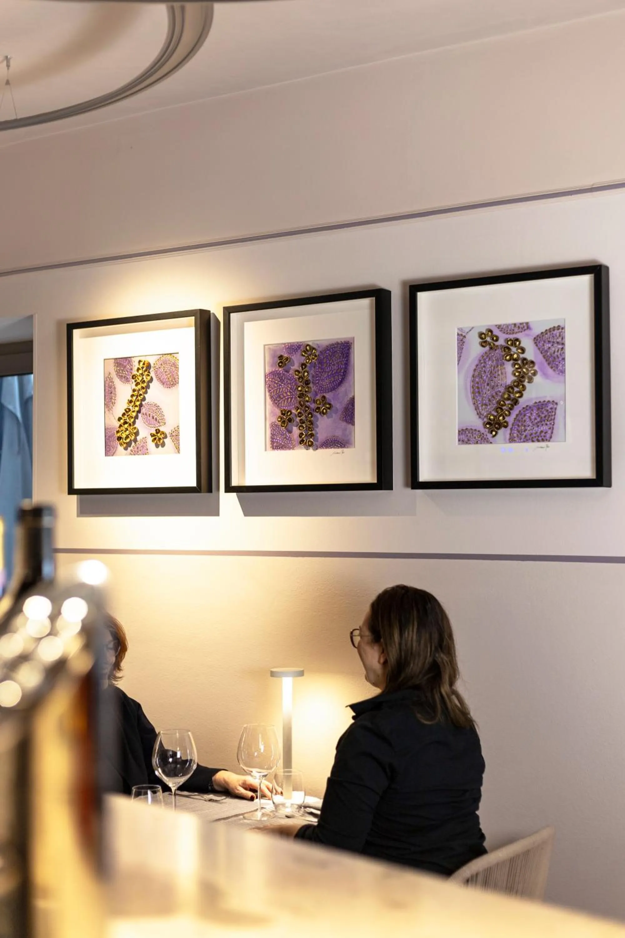 Restaurant/places to eat in Uve Rooms & Wine Bar