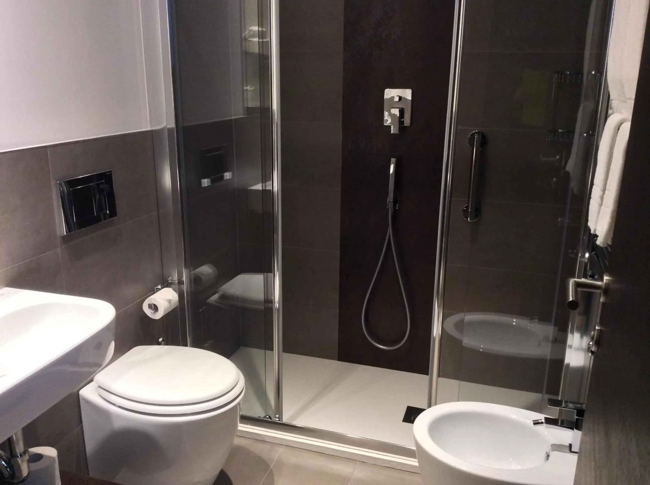 Bathroom in Hotel Ariston & Apartments