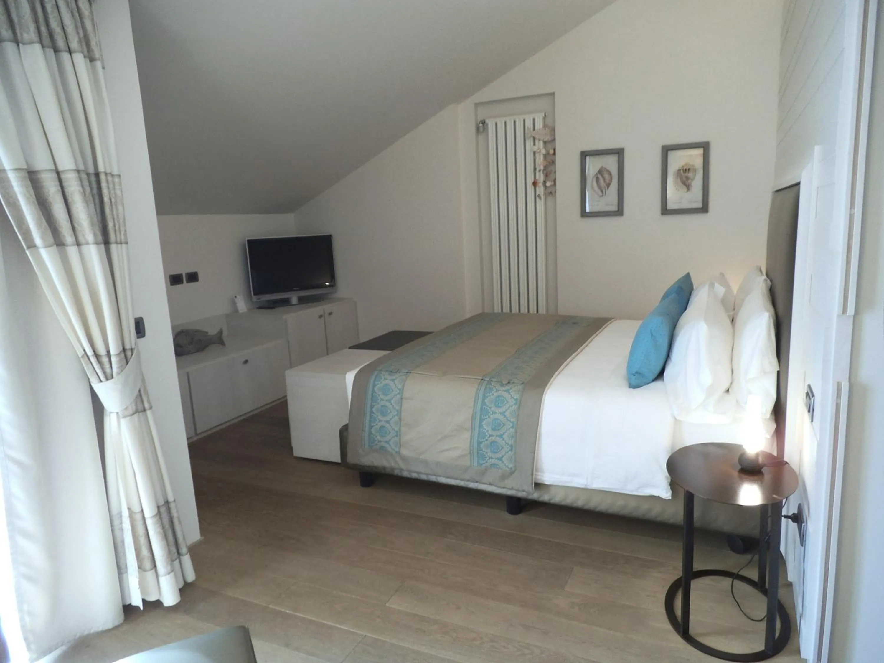 Decorative detail, Bed in Hotel Ariston & Apartments