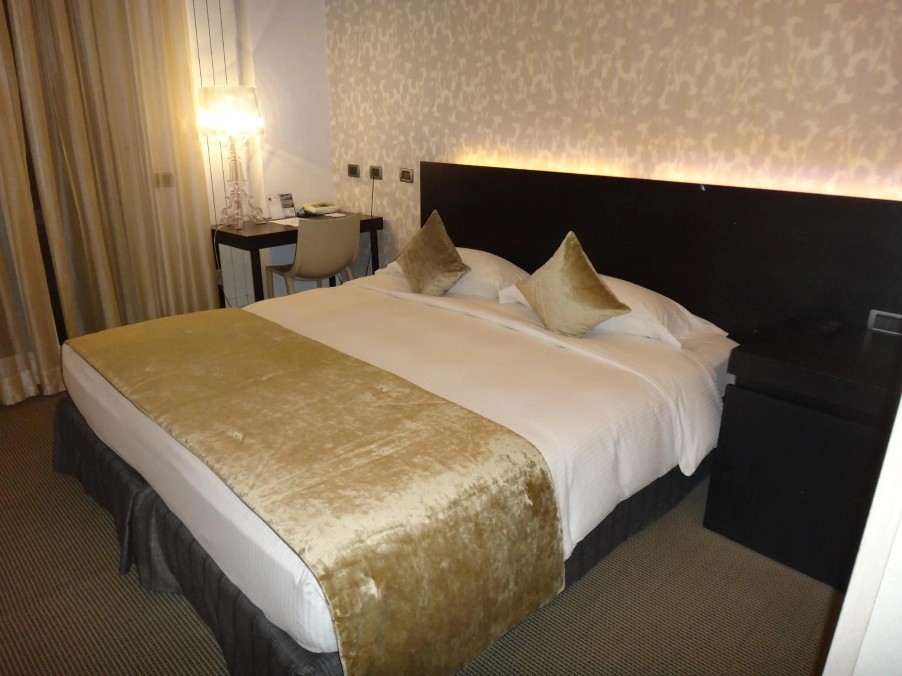 Bedroom, Bed in Hotel Ariston & Apartments