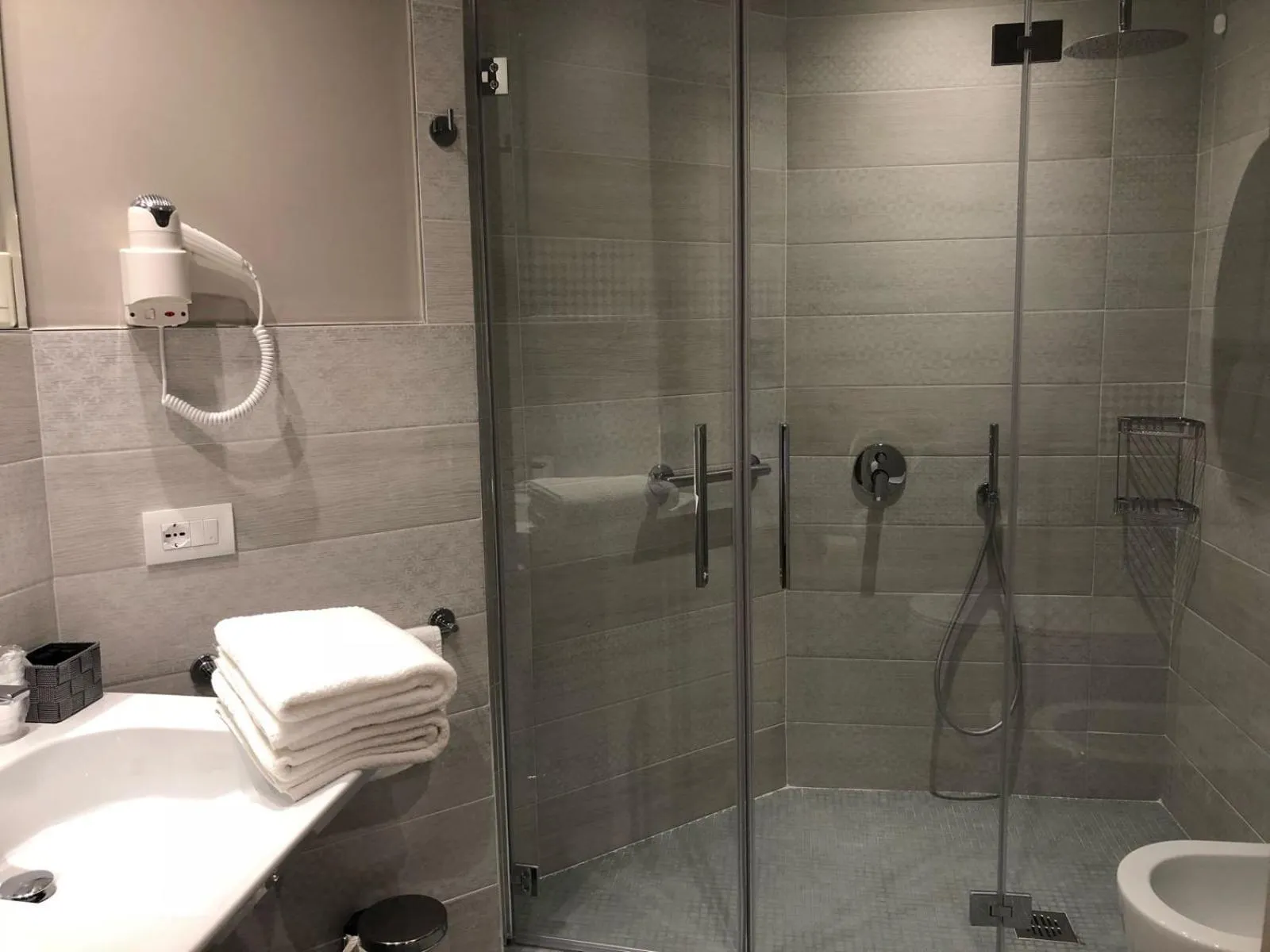 Shower in Hotel Ariston & Apartments