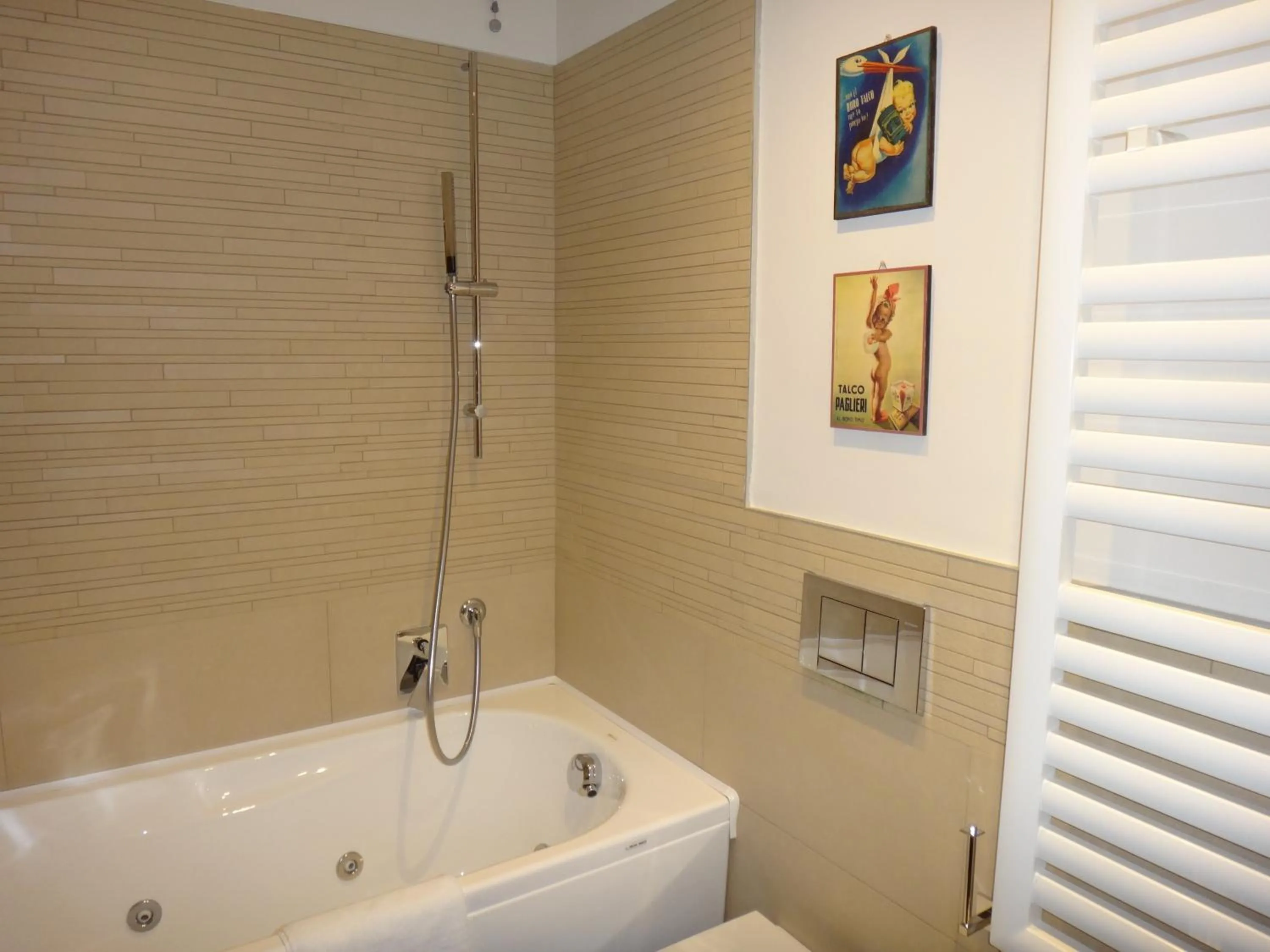 Bathroom in Hotel Ariston & Apartments