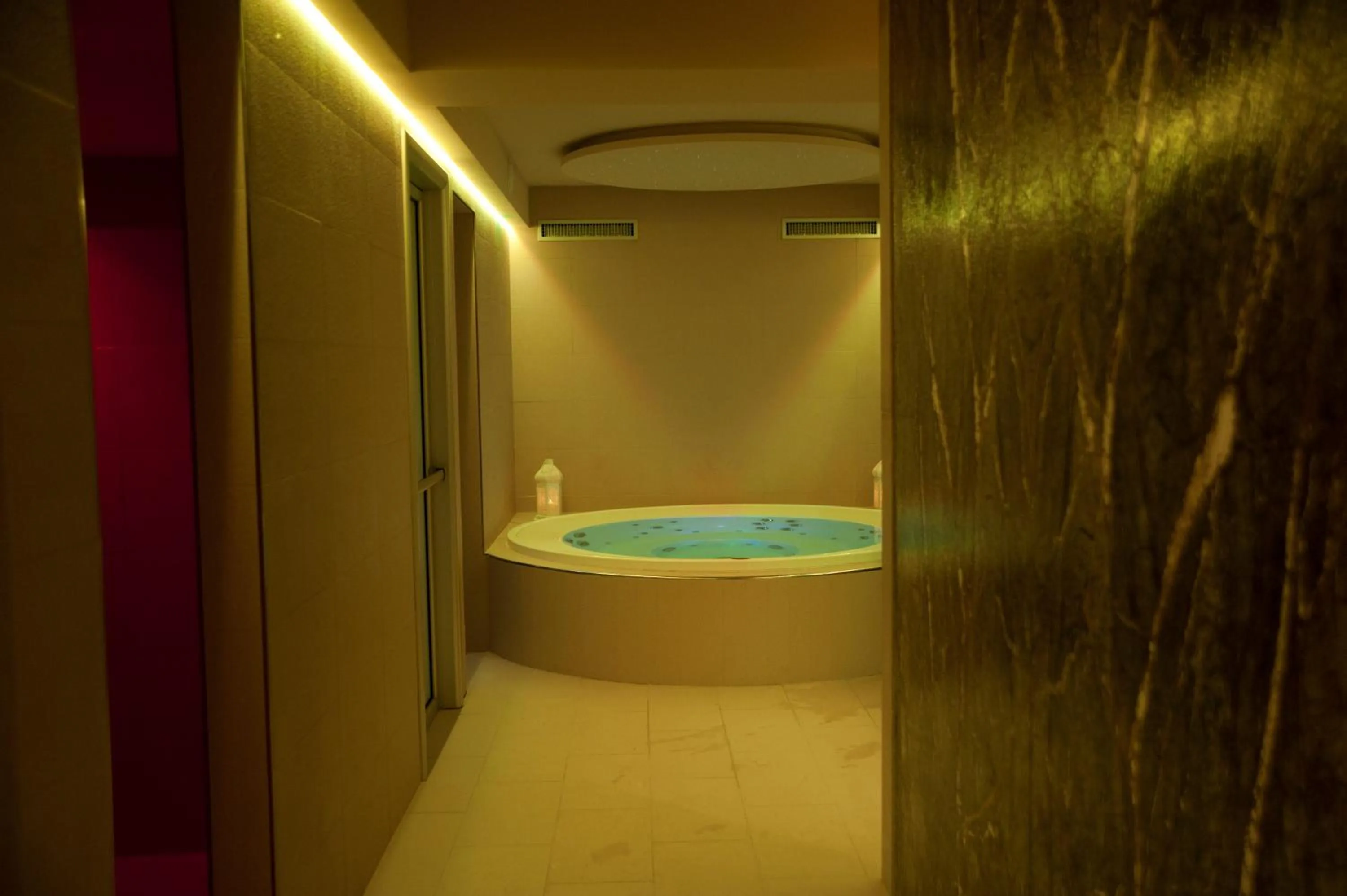 Hot Tub in Agriturismo Il Granaio Hotel & SPA