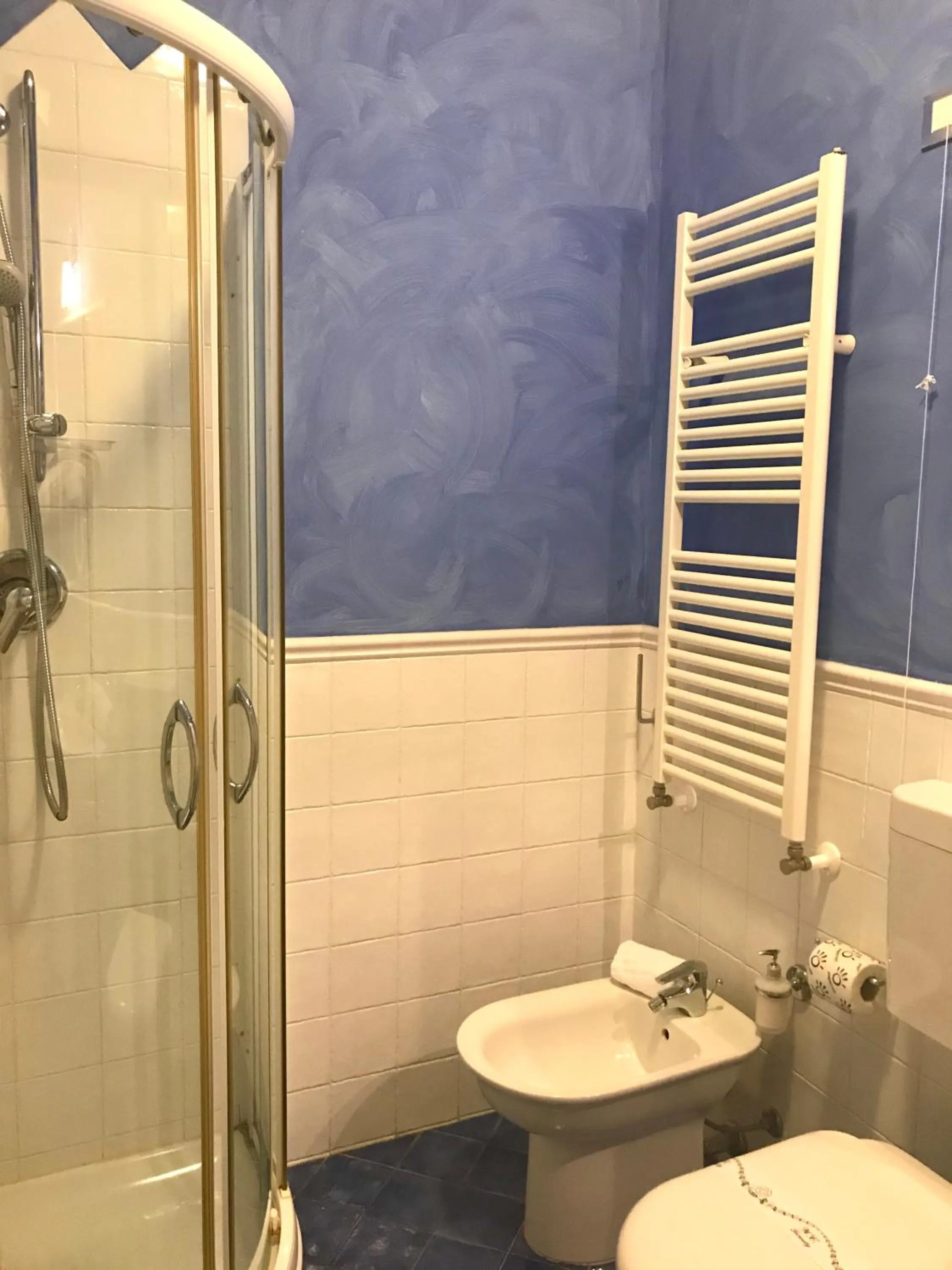 Shower in Hotel Baglio Di Scopello