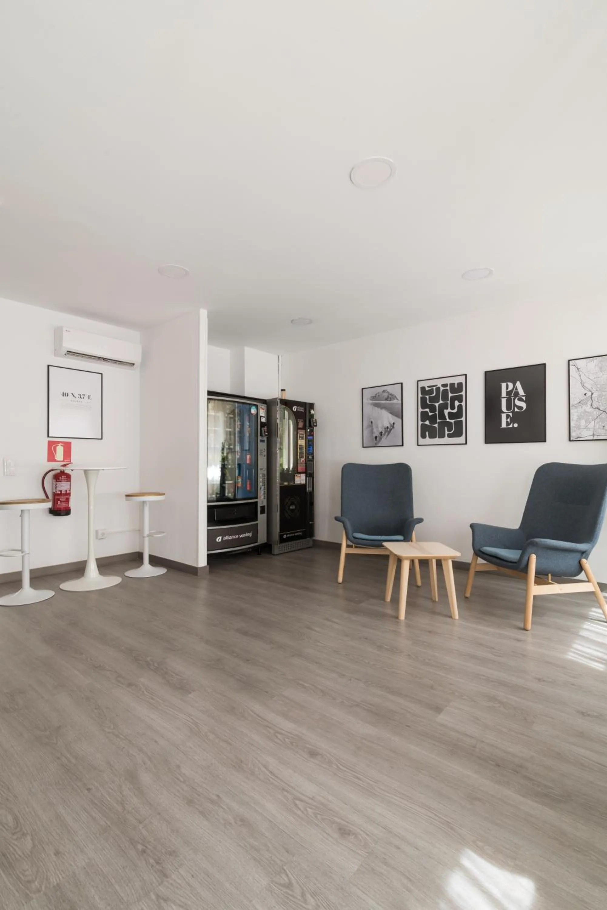 Communal lounge/ TV room in Roisa Hostal Boutique