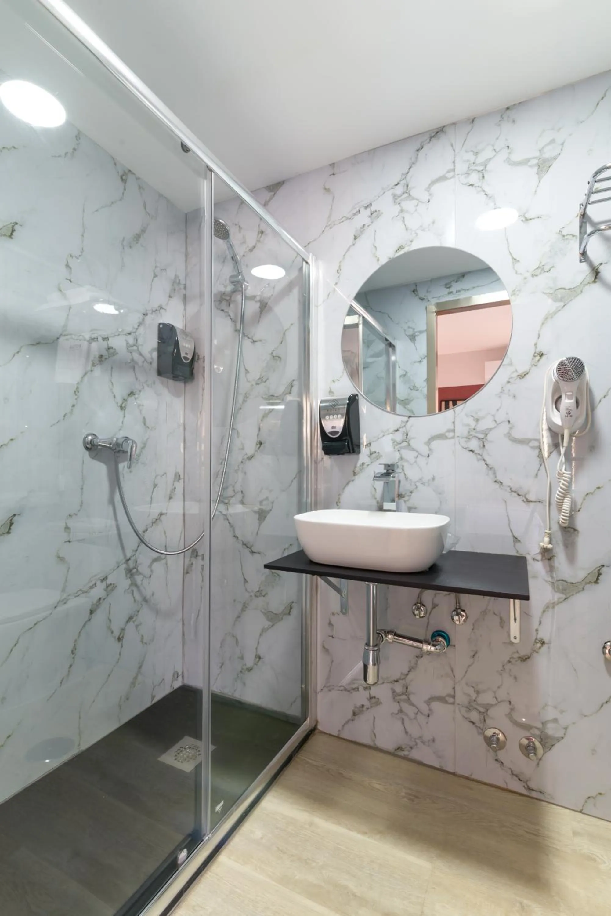 Shower in Roisa Hostal Boutique