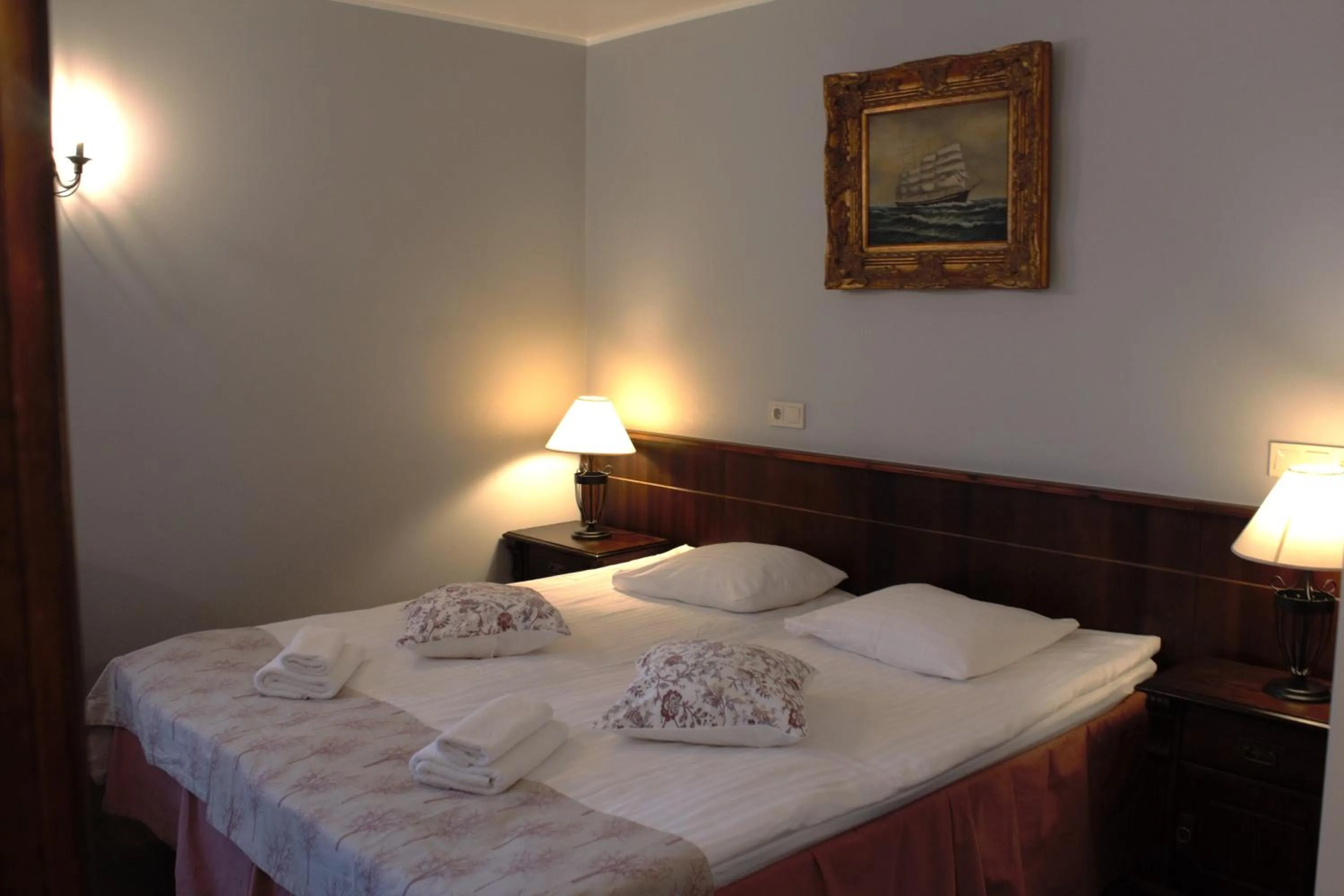 Photo of the whole room, Bed in Taanilinna Hotell