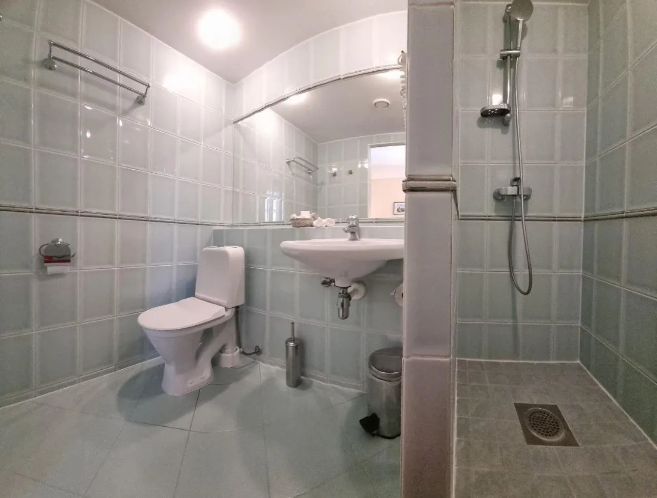 Shower in Taanilinna Hotell