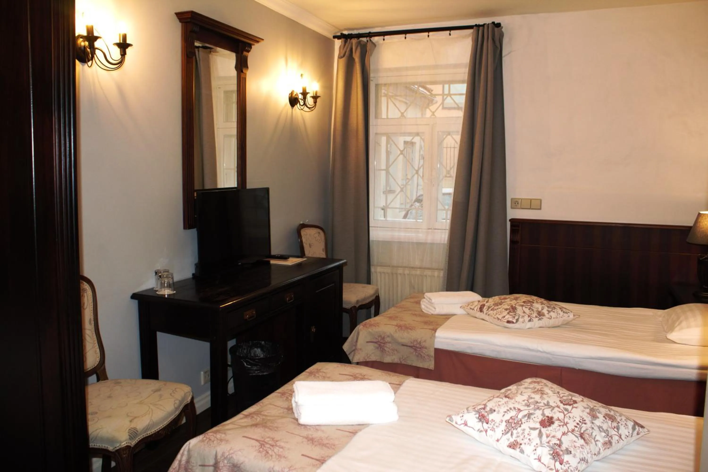 Photo of the whole room, Bed in Taanilinna Hotell