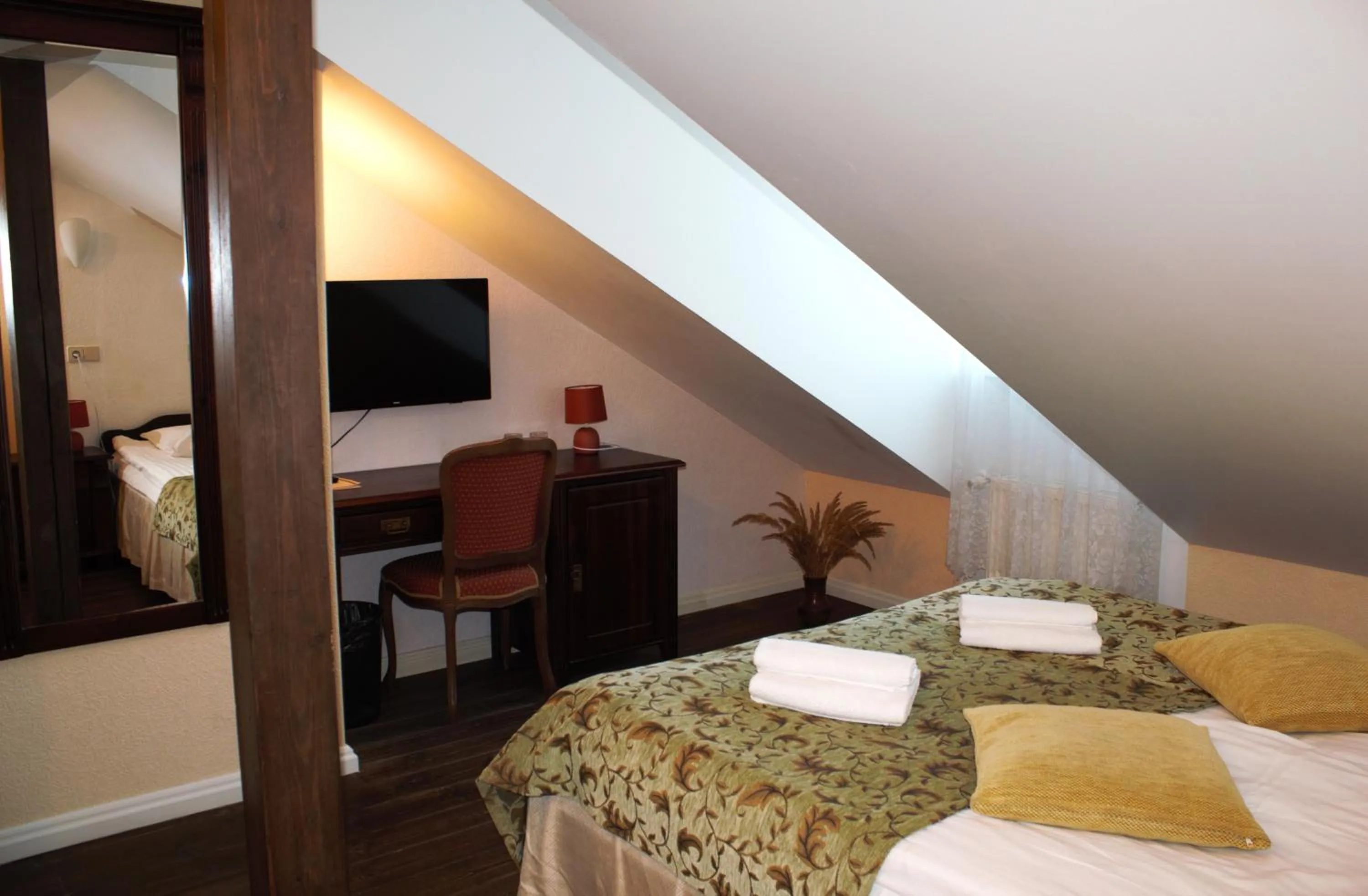 Photo of the whole room, Bed in Taanilinna Hotell