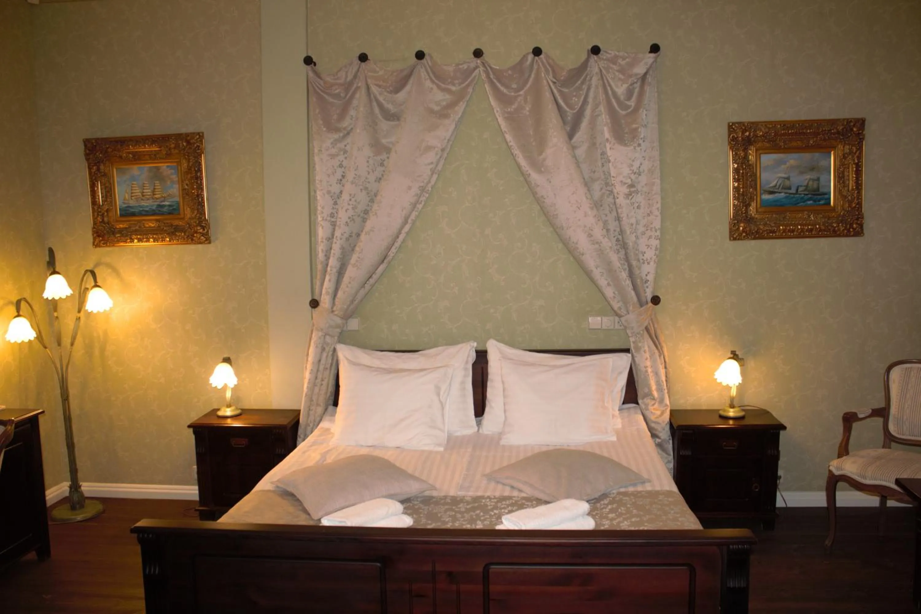 Bed in Taanilinna Hotell