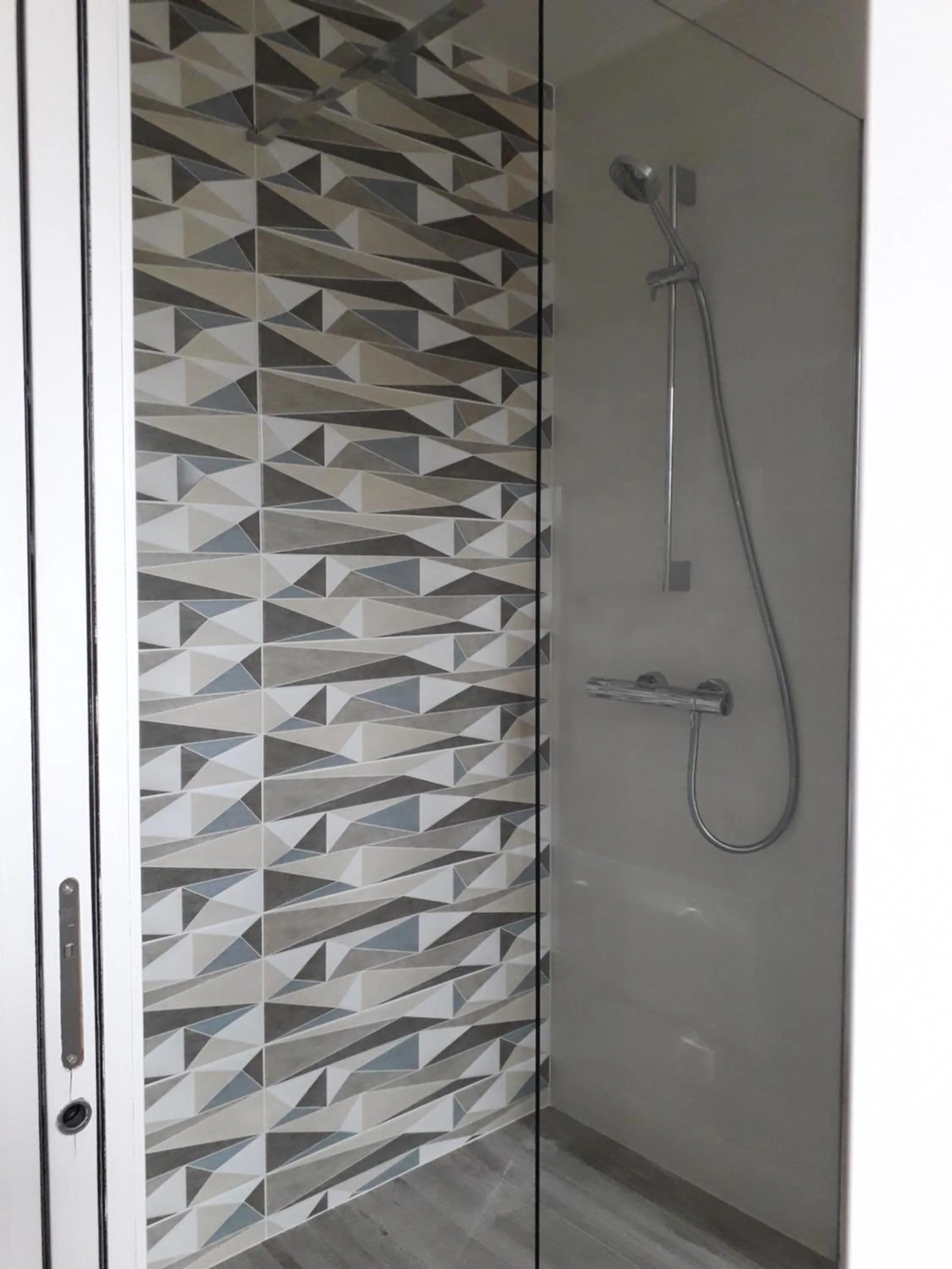 Bathroom in Auberge La Tomette, The Originals Relais