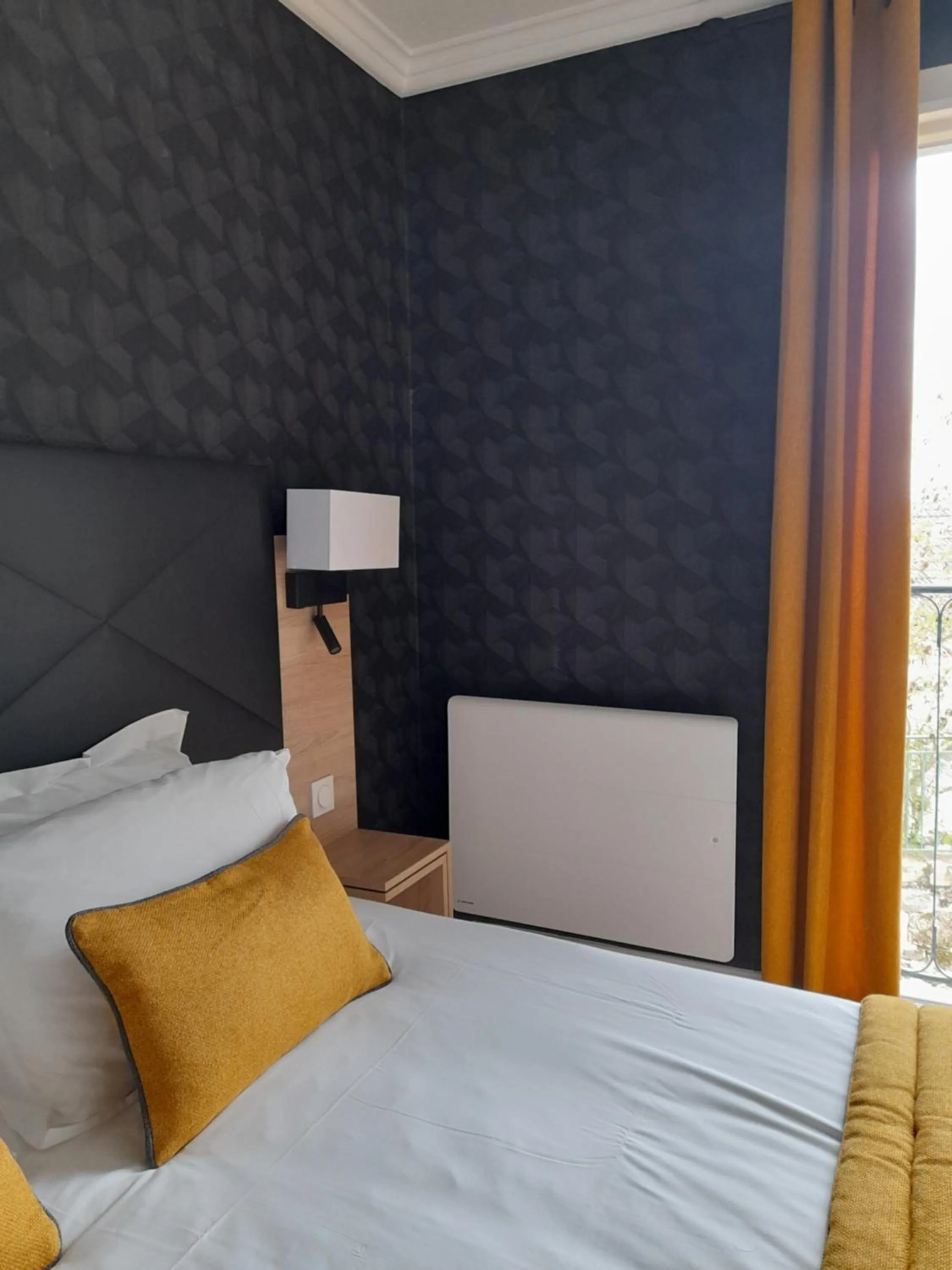 Bed in Auberge La Tomette, The Originals Relais