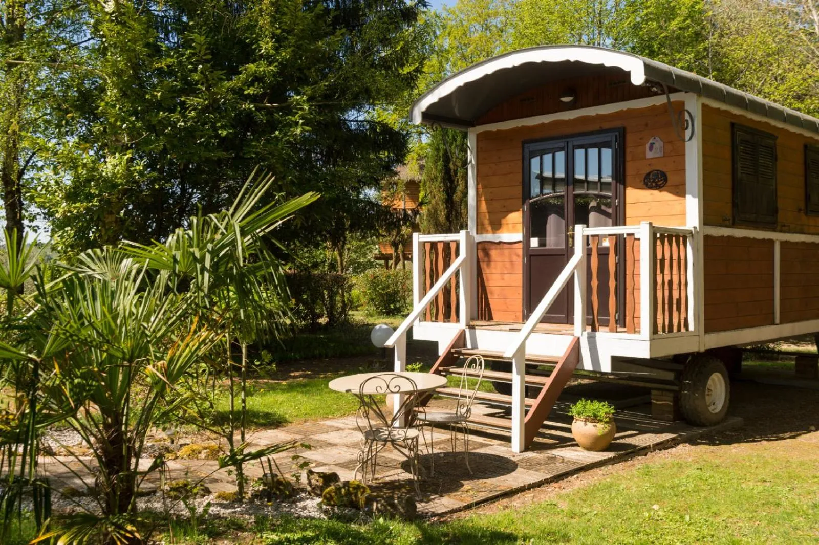 Facade/entrance in Auberge La Tomette, The Originals Relais
